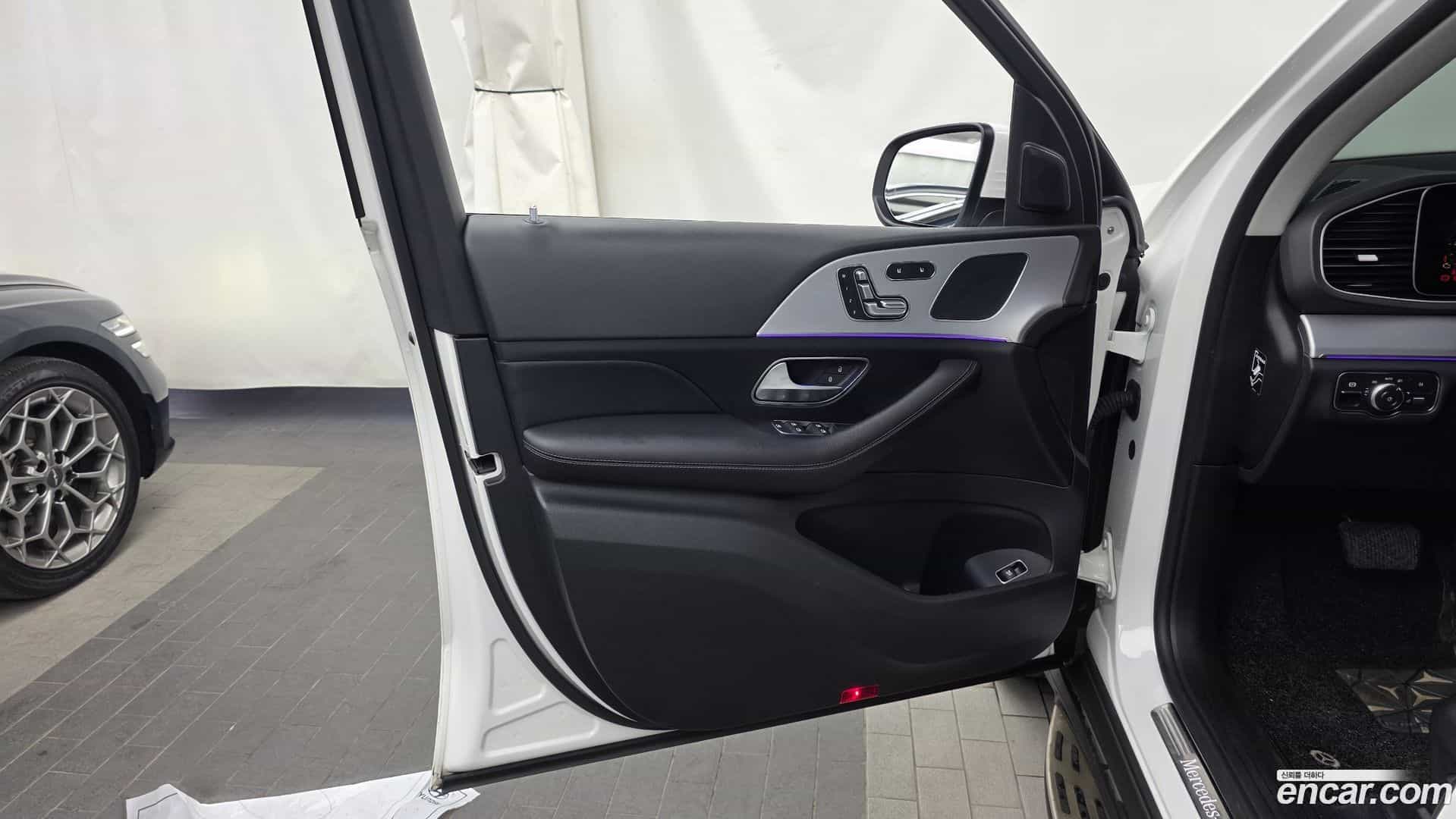GLE-Class Mercedes-Benz 2020.7-INNER-034