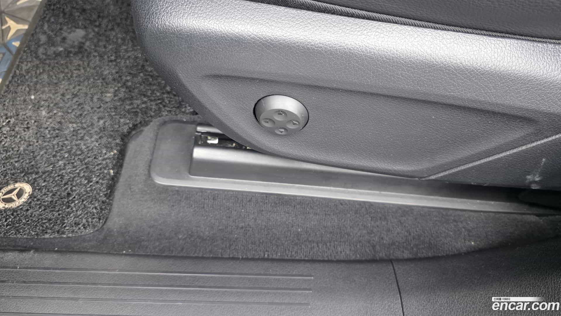 GLE-Class Mercedes-Benz 2020.7-OPTION-044