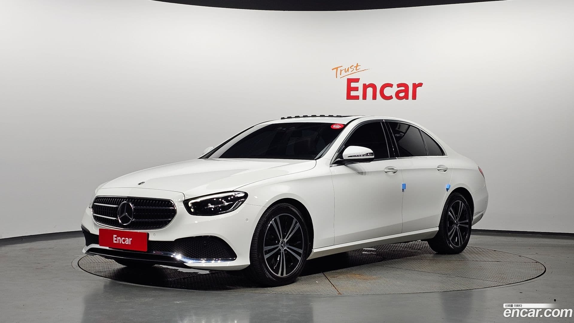 Main__Slider__Photo:E-Class Mercedes-Benz 2020.11-0
