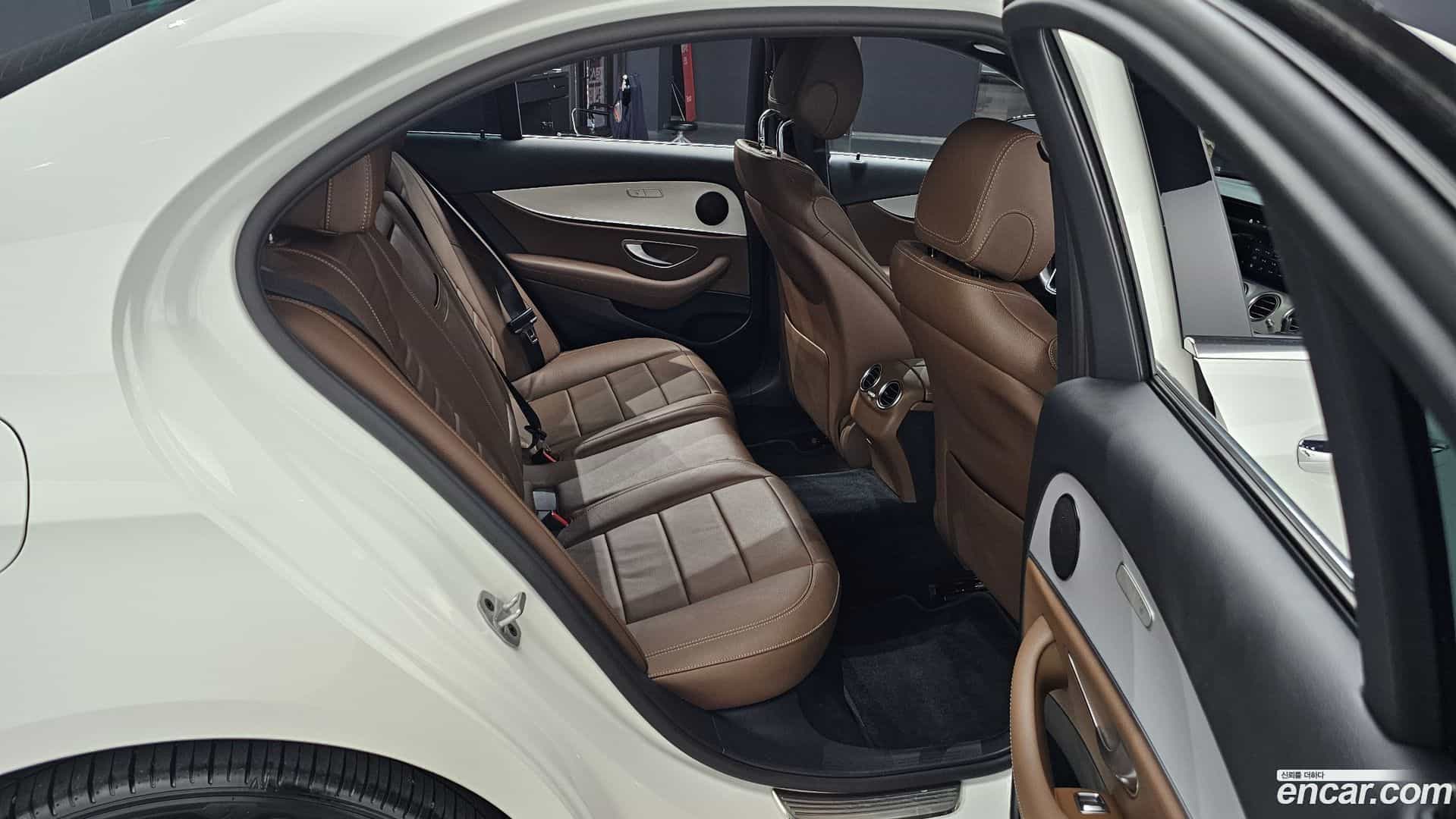 E-Class Mercedes-Benz 2020.11-OPTION-015