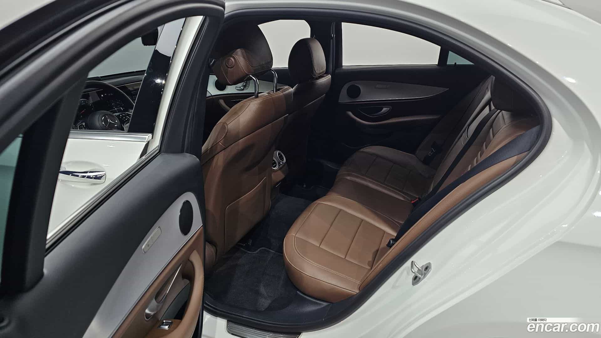 E-Class Mercedes-Benz 2020.11-OPTION-016