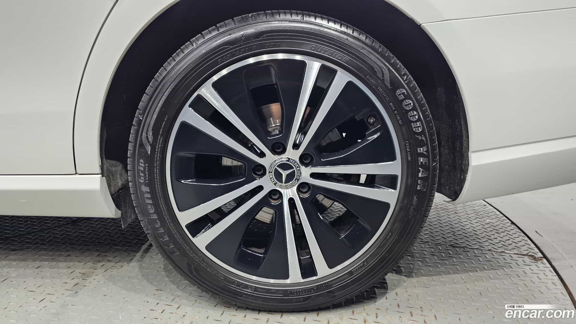 E-Class Mercedes-Benz 2020.11-OUTER-031