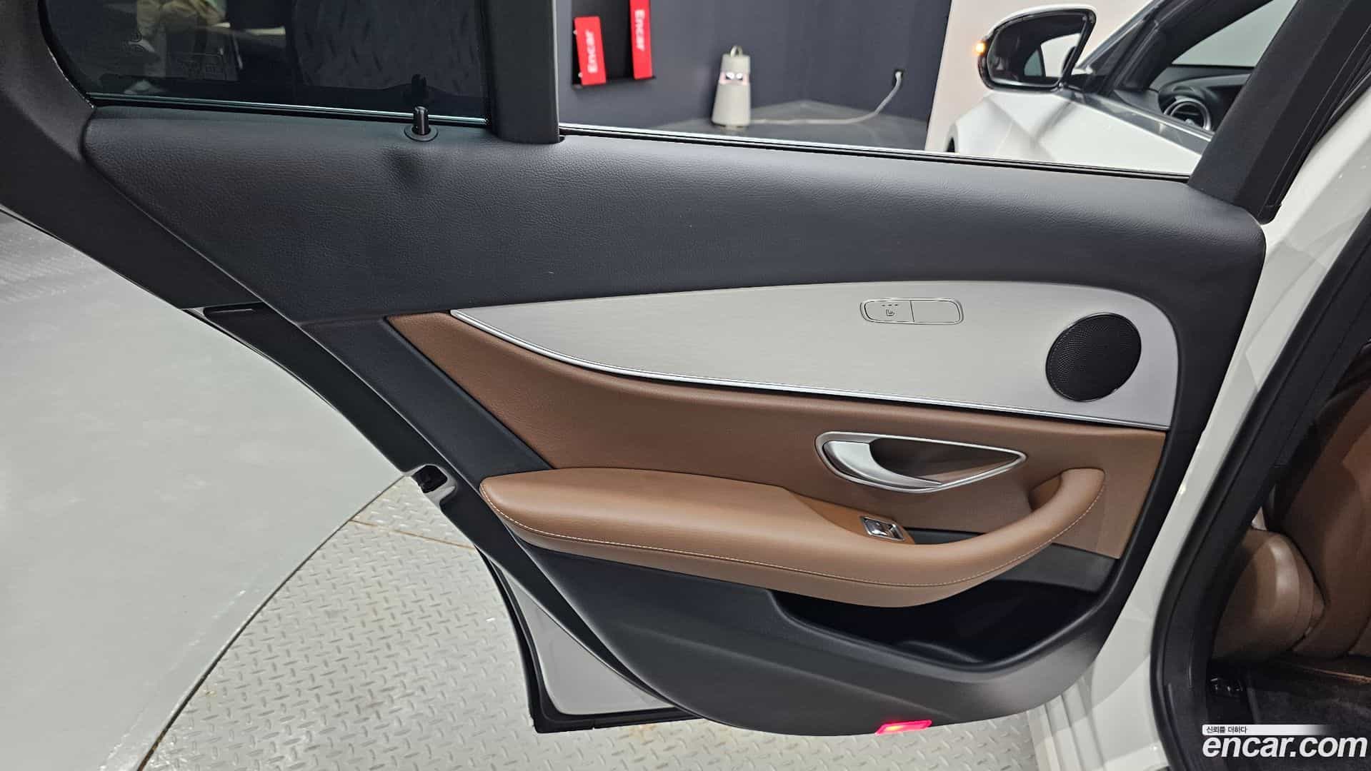 E-Class Mercedes-Benz 2020.11-INNER-035
