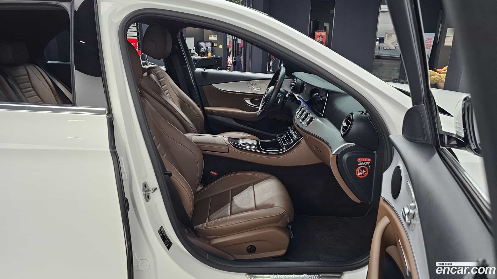 E-Class Mercedes-Benz 2020.11-INNER-036