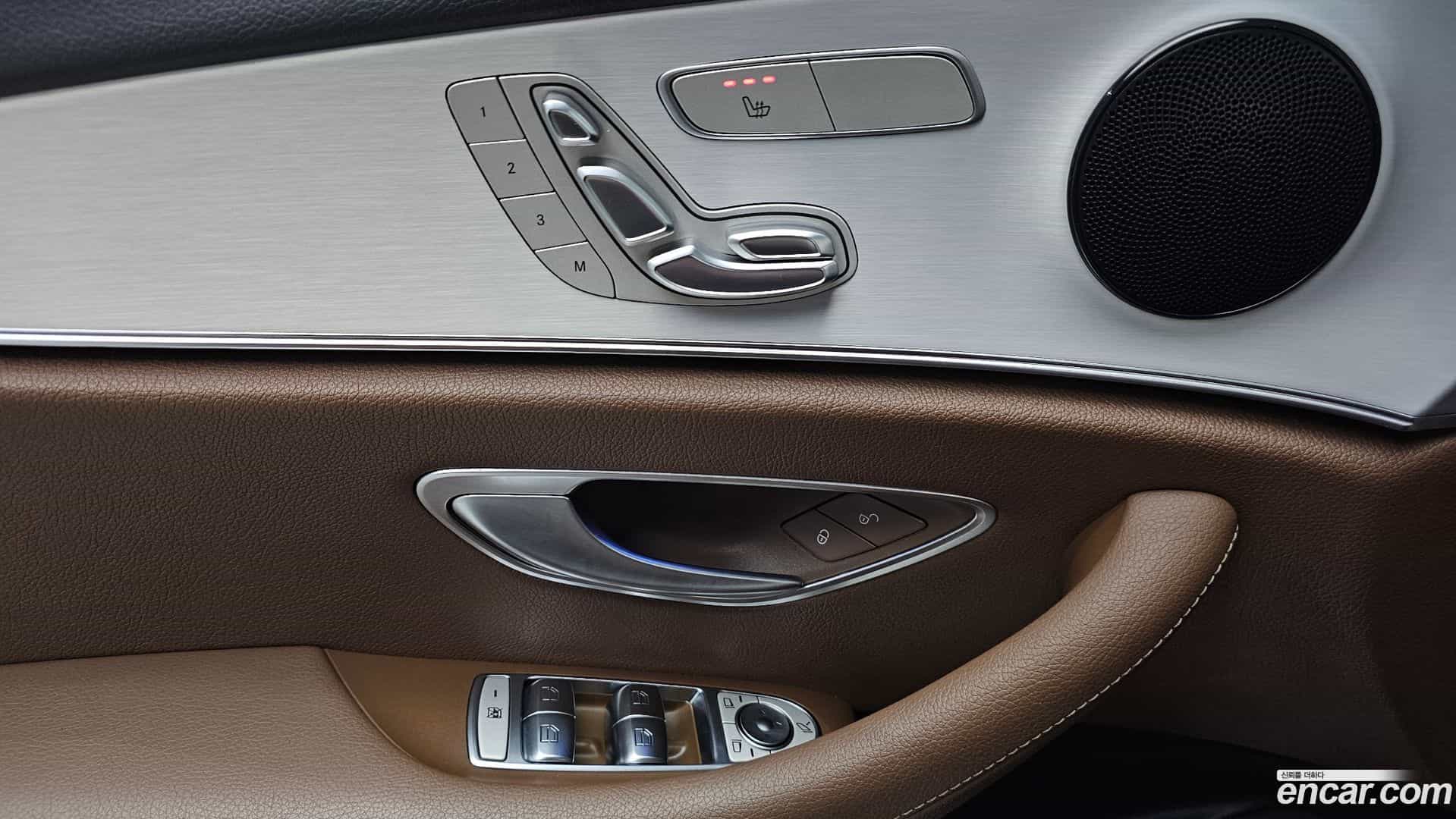 E-Class Mercedes-Benz 2020.11-OPTION-041