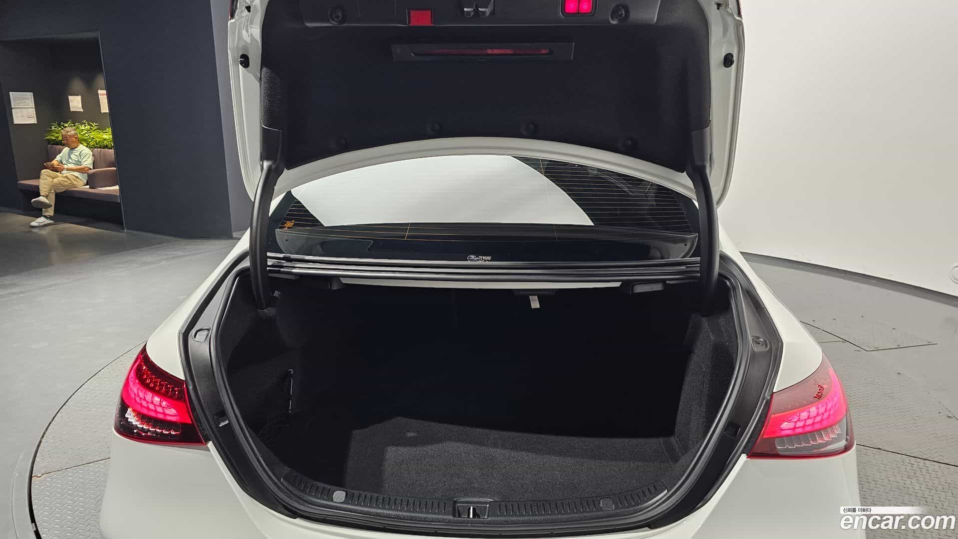 E-Class Mercedes-Benz 2020.11-OPTION-043