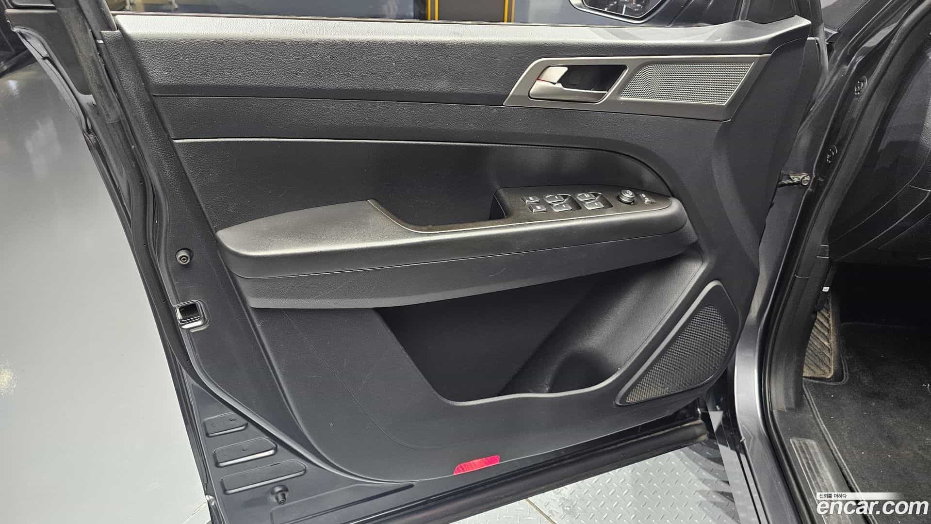 Rexton KG Mobility 2018.7-INNER-034
