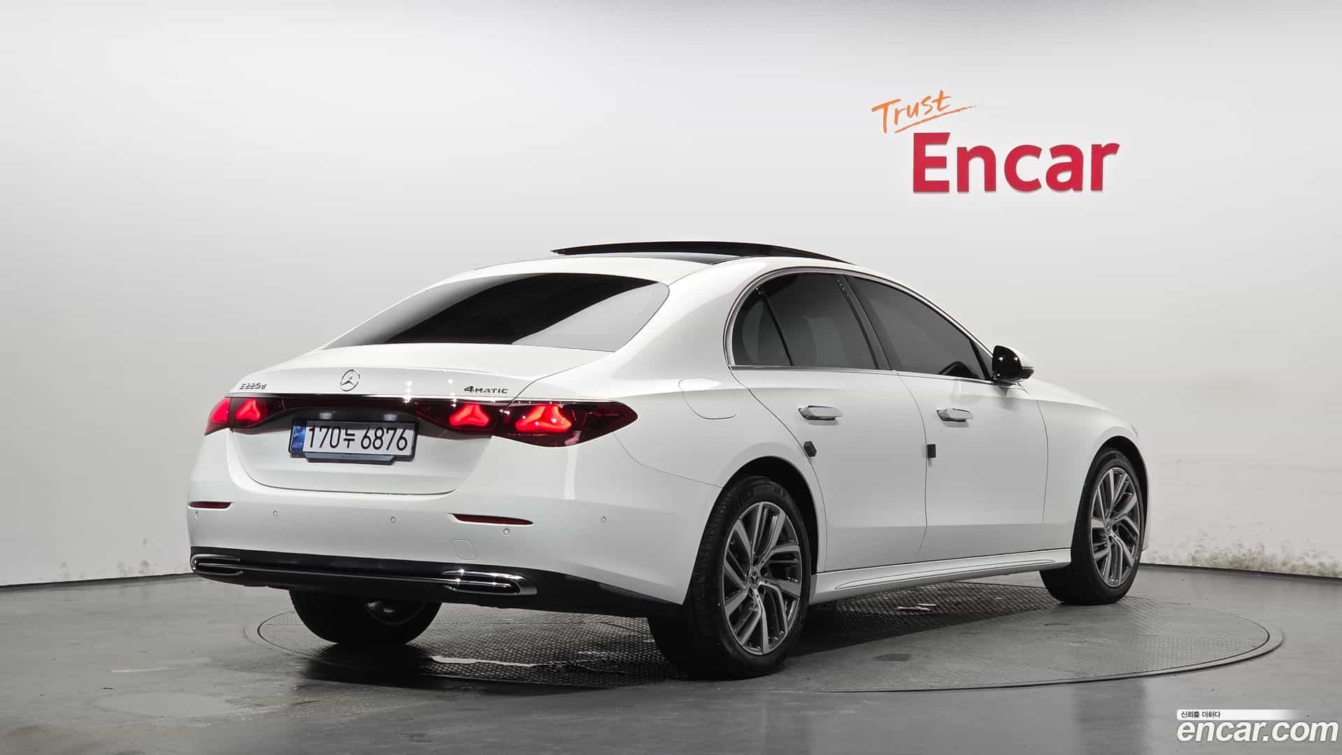 E-Class Mercedes-Benz 2024.8-OUTER-002