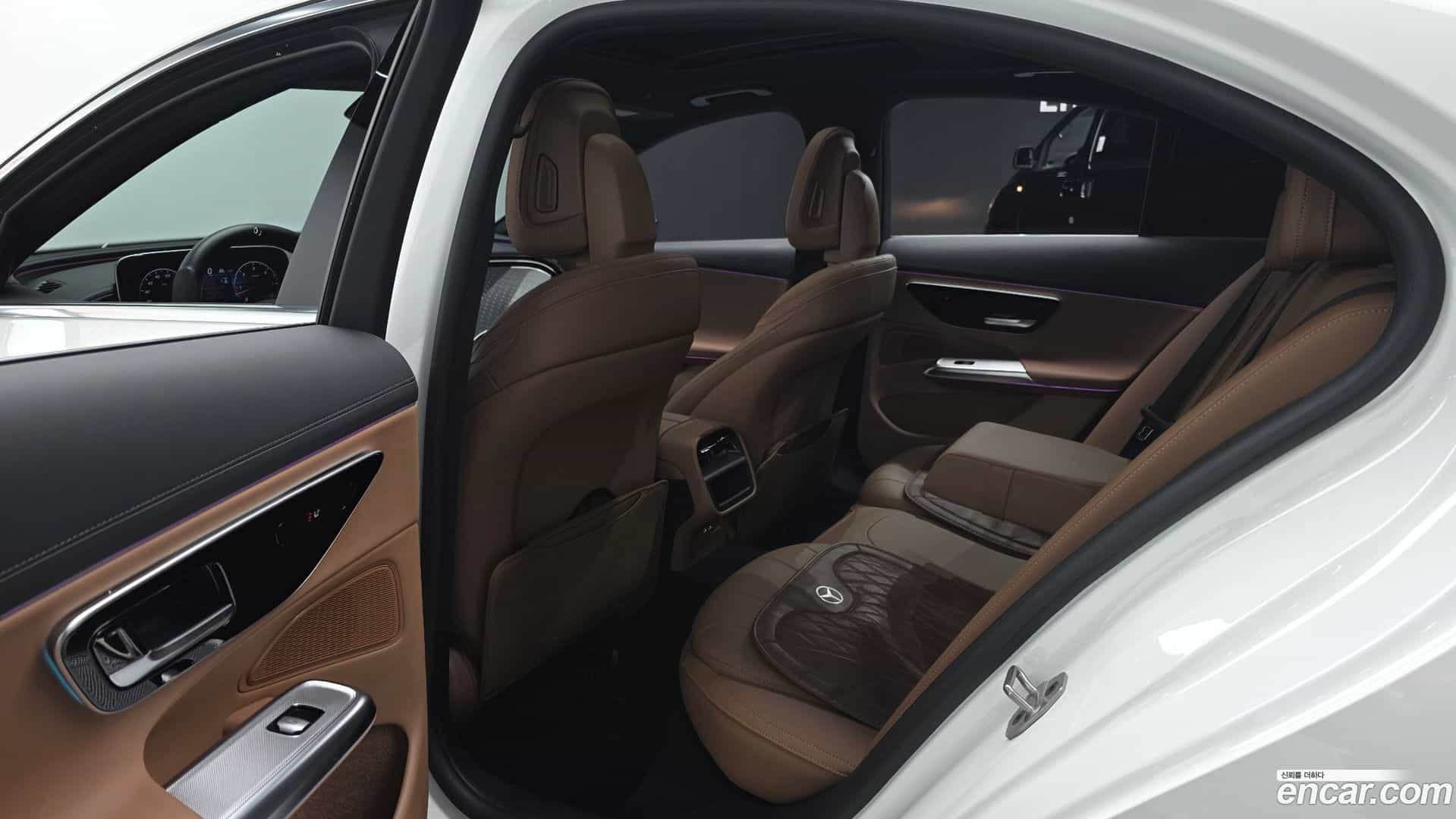 E-Class Mercedes-Benz 2024.8-OPTION-016