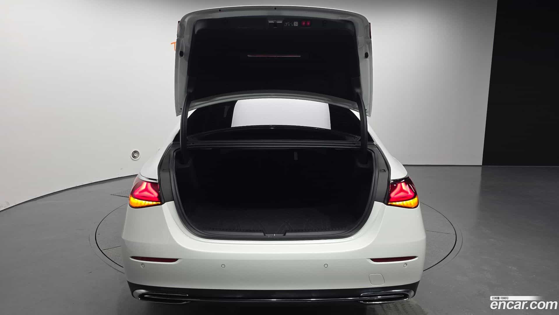 E-Class Mercedes-Benz 2024.8-OPTION-024