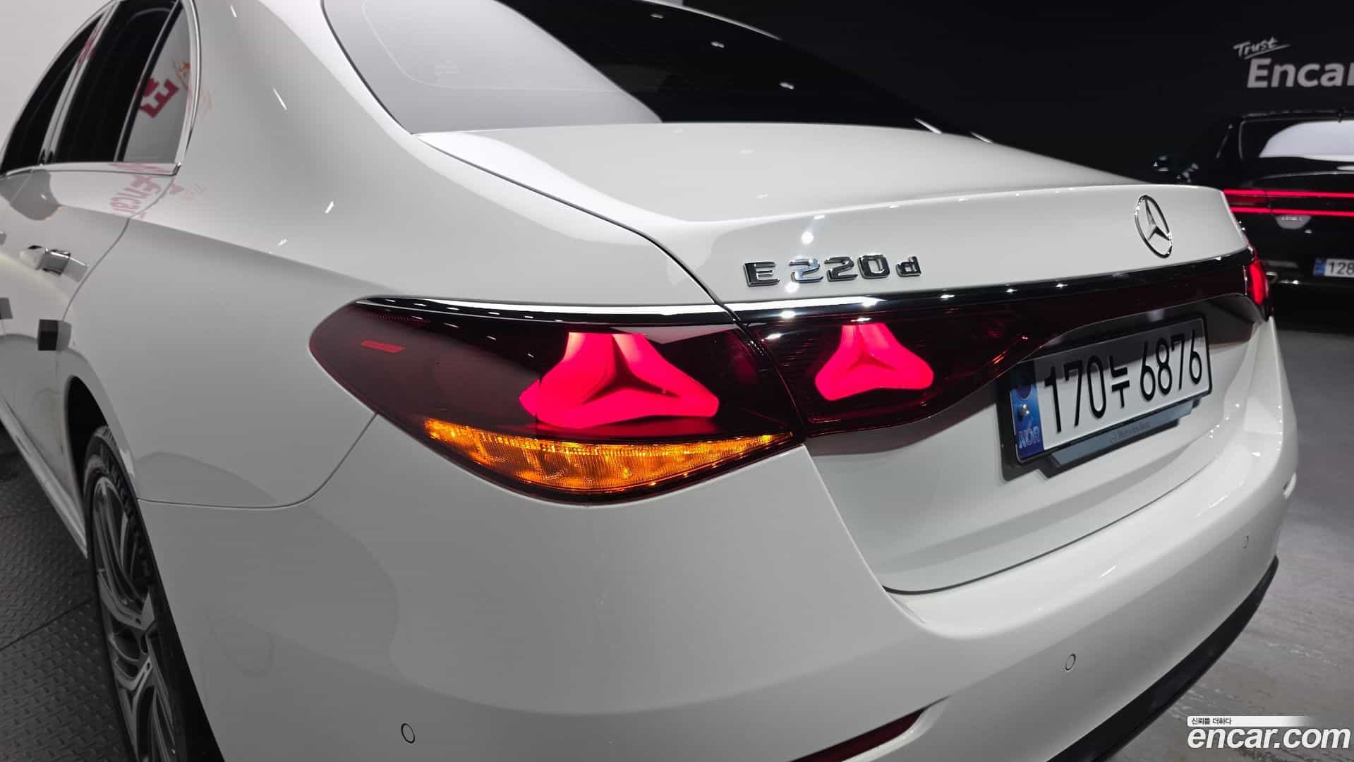 E-Class Mercedes-Benz 2024.8-OUTER-033