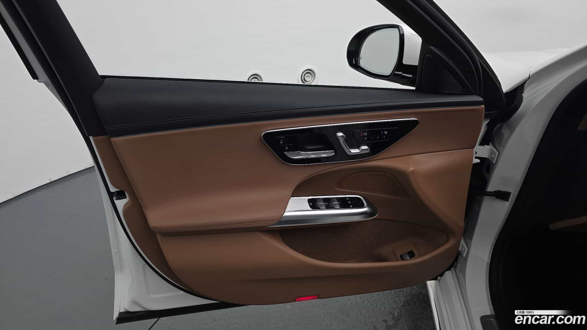 E-Class Mercedes-Benz 2024.8-INNER-034