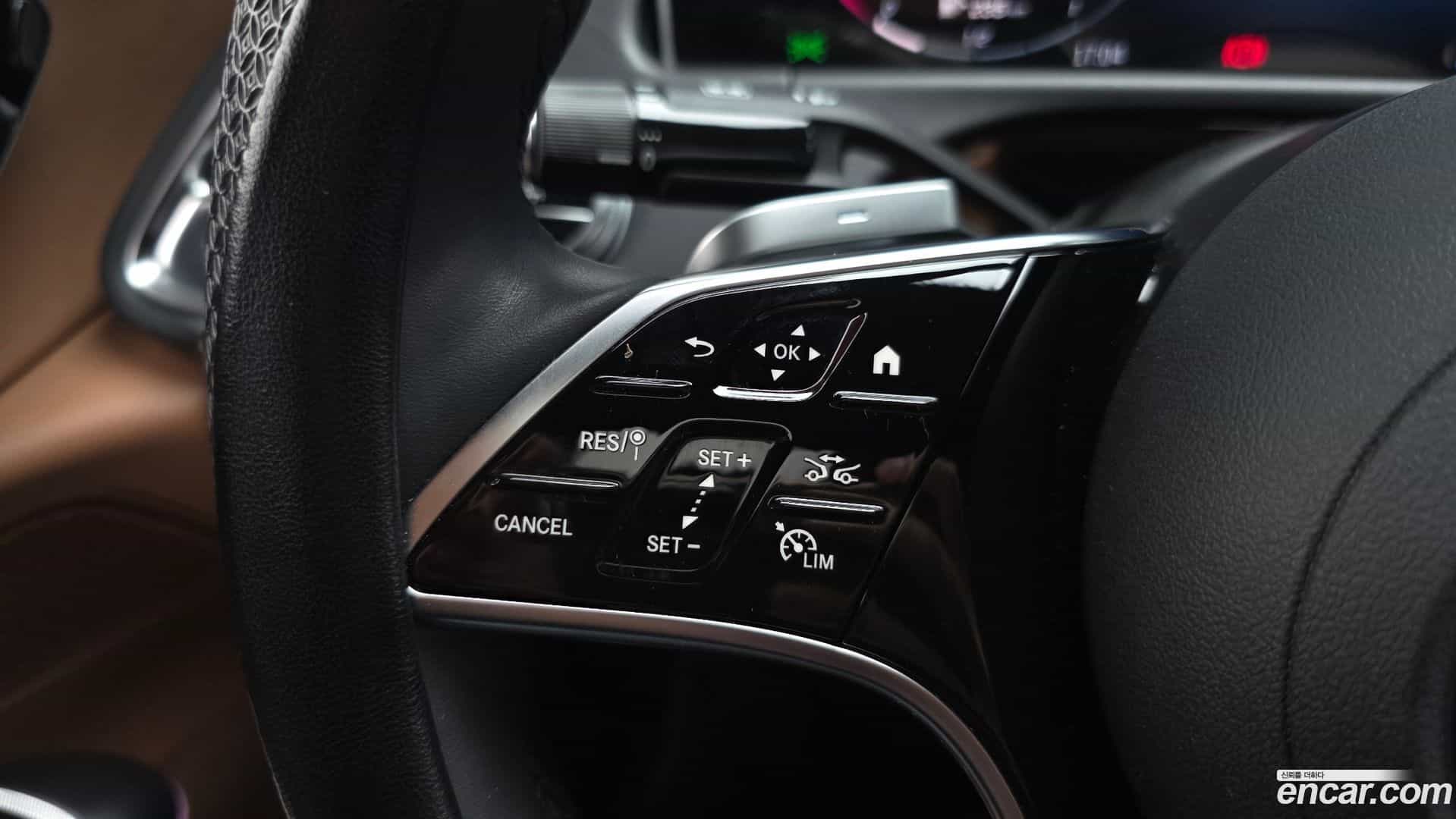 E-Class Mercedes-Benz 2024.8-OPTION-041