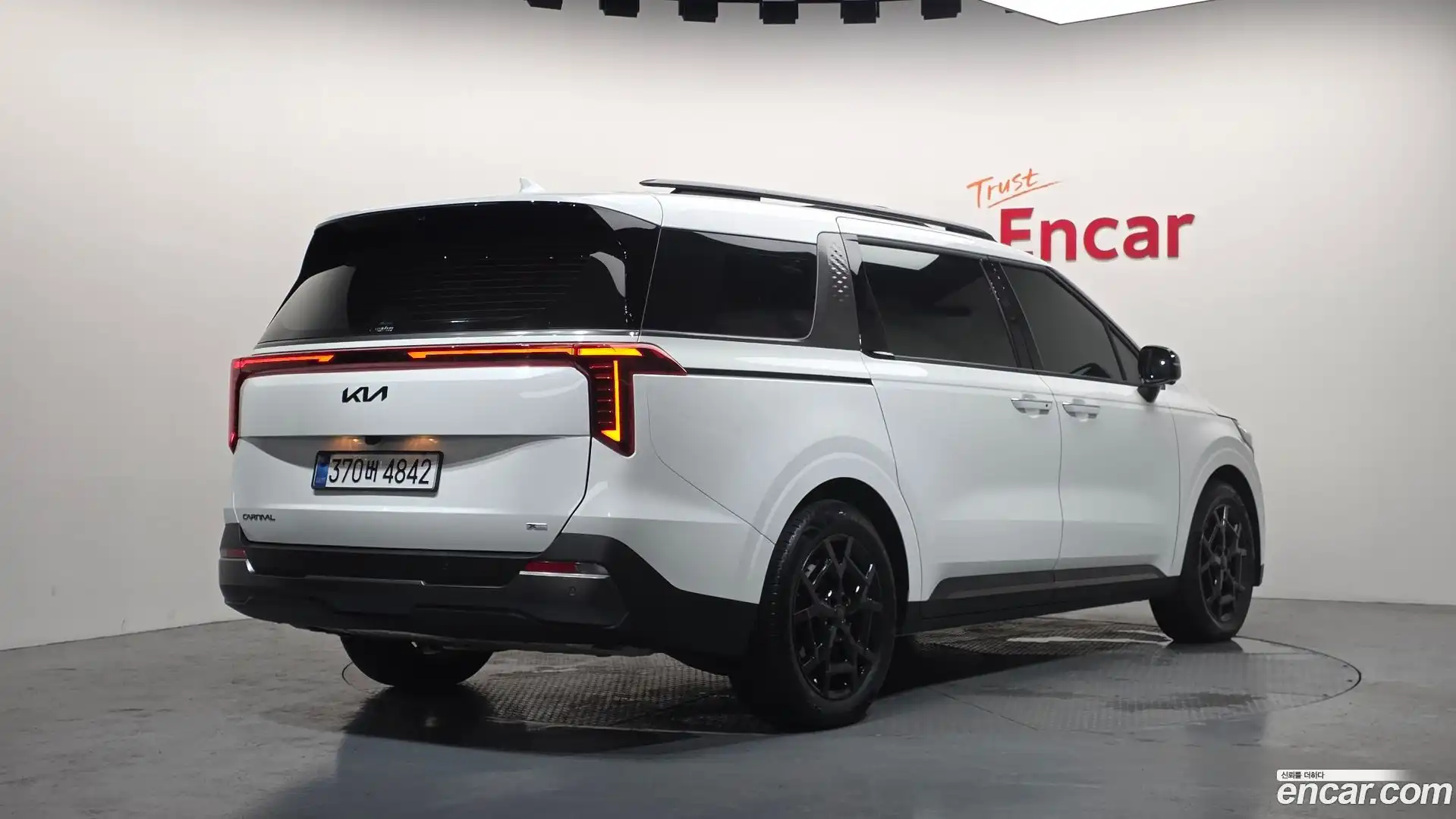 Canival Kia 2025.10-OUTER-002
