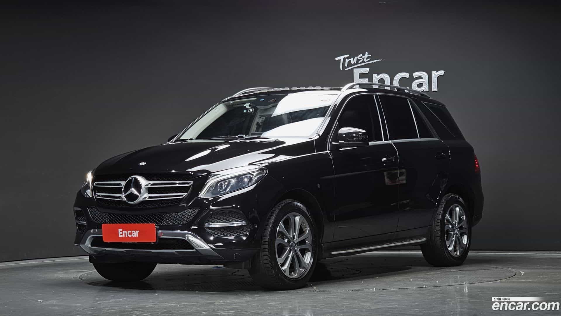 GLE-Class Mercedes-Benz 2016.3-OUTER-001