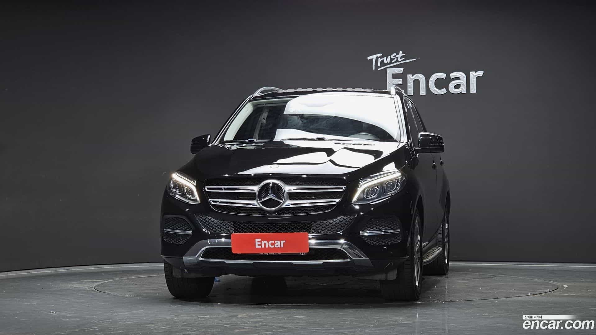 GLE-Class Mercedes-Benz 2016.3-OUTER-003