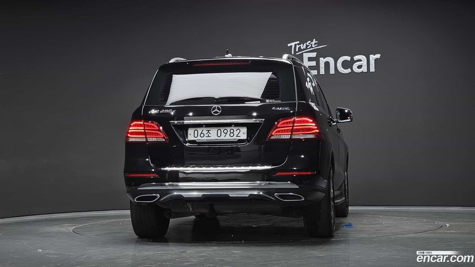 GLE-Class Mercedes-Benz 2016.3-OUTER-004