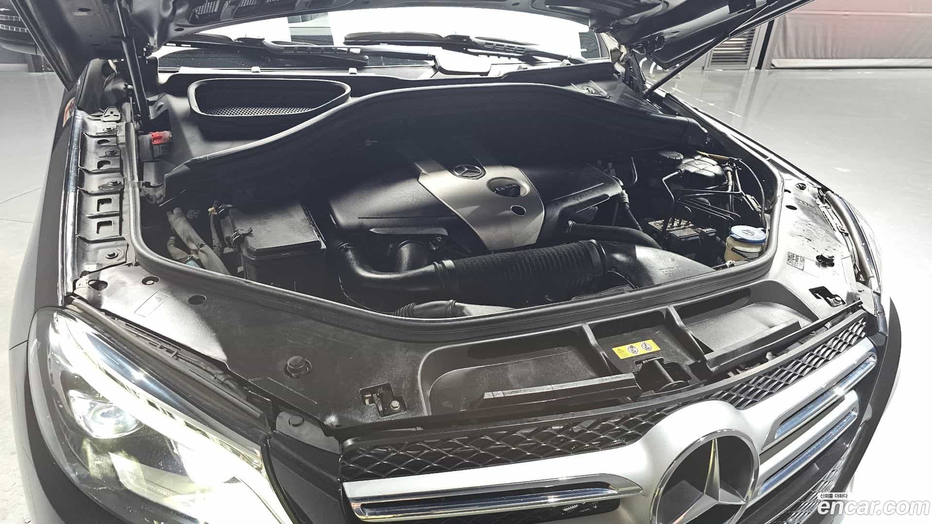 GLE-Class Mercedes-Benz 2016.3-OUTER-006