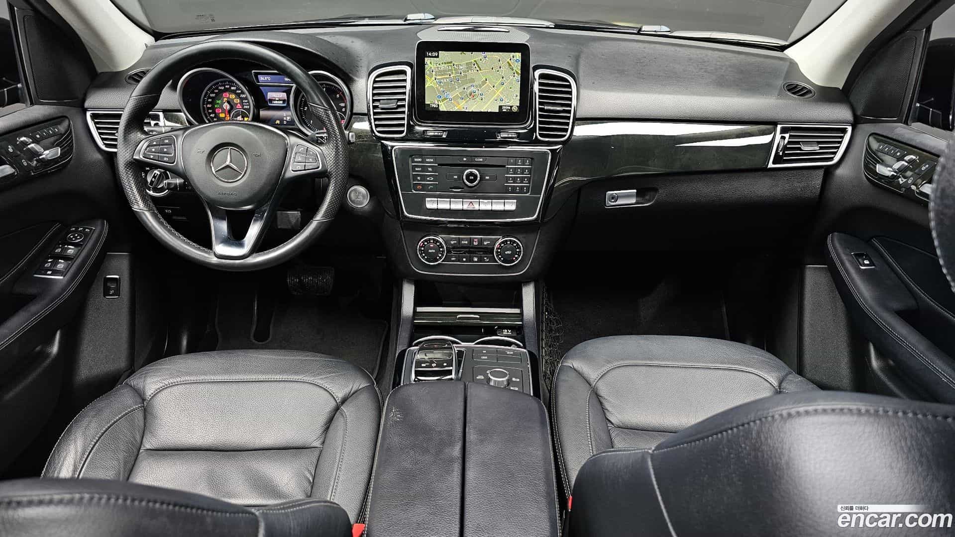 GLE-Class Mercedes-Benz 2016.3-INNER-007