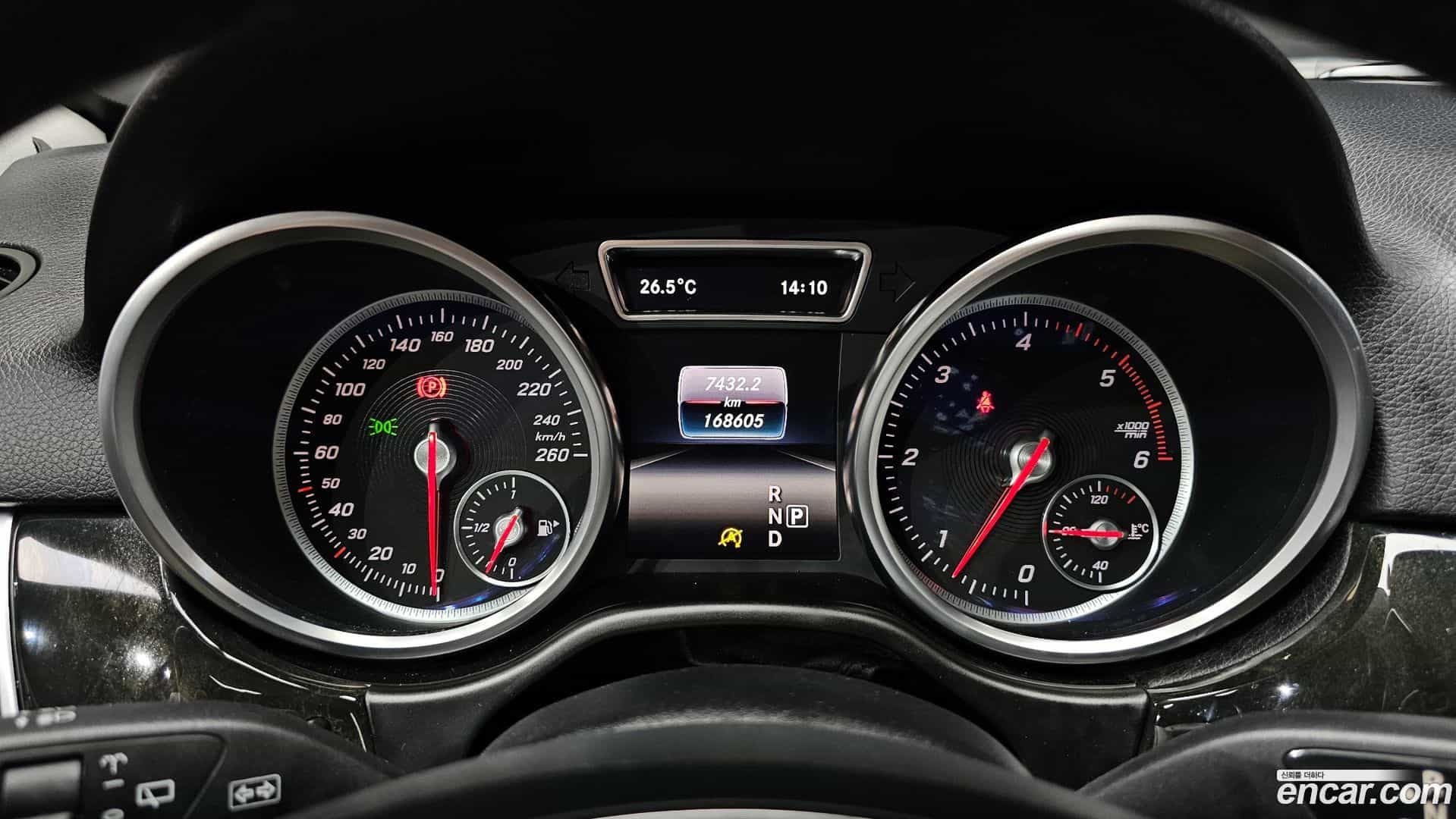 GLE-Class Mercedes-Benz 2016.3-INNER-008