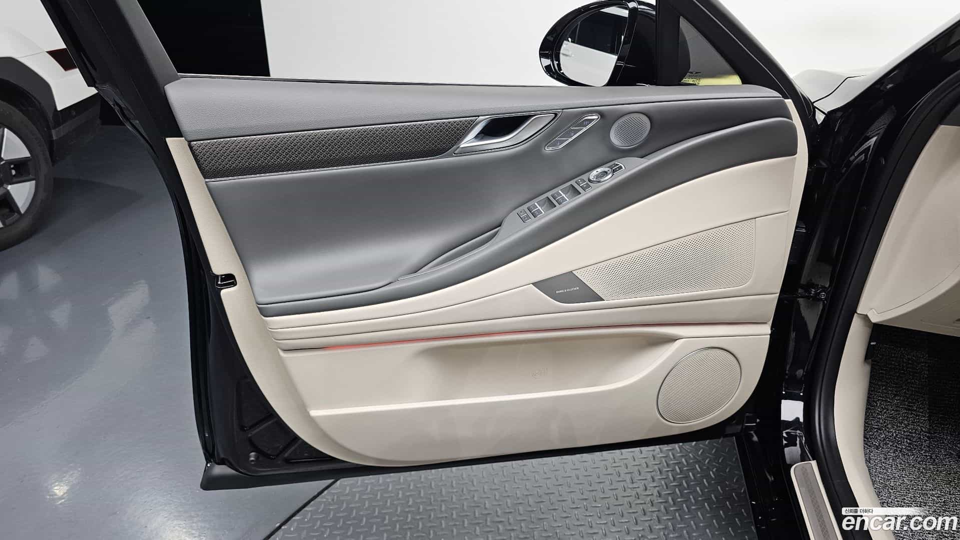 G80 Genesis 2025.3-INNER-034
