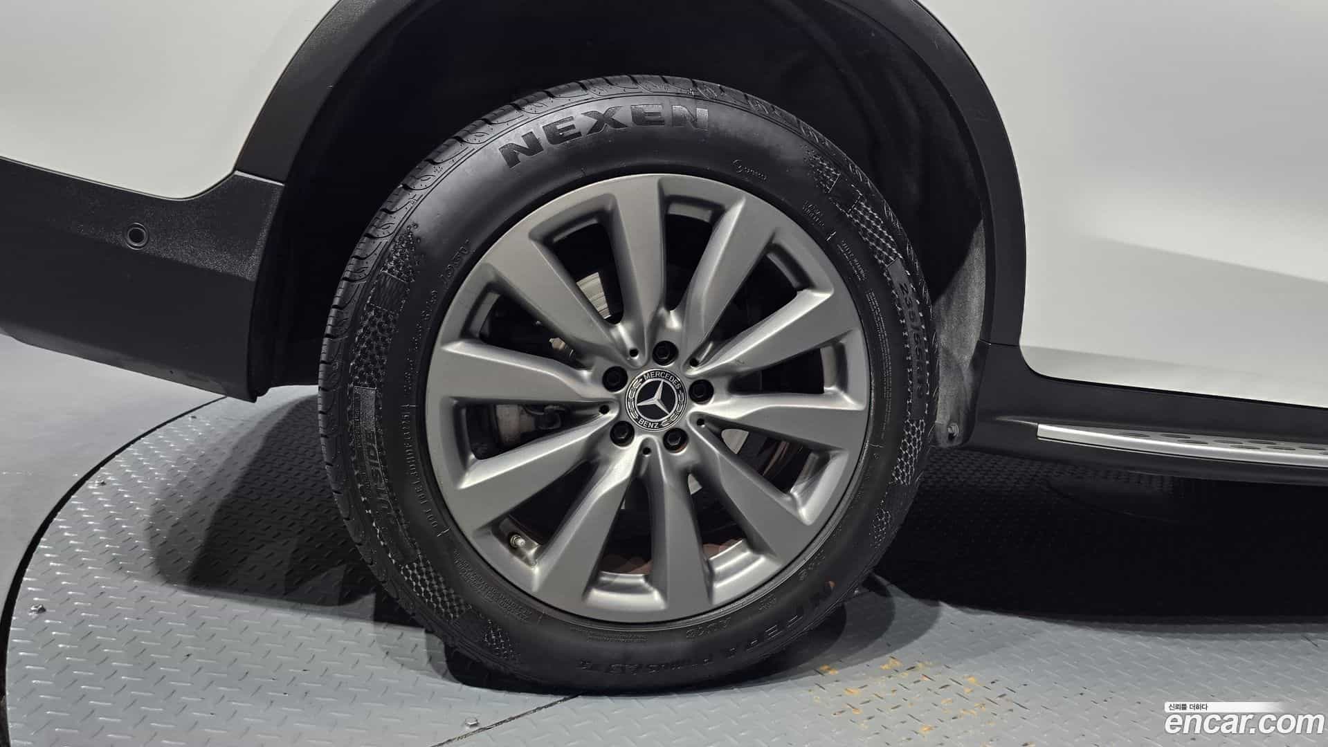 GLC-Class Mercedes-Benz 2019.7-OUTER-005