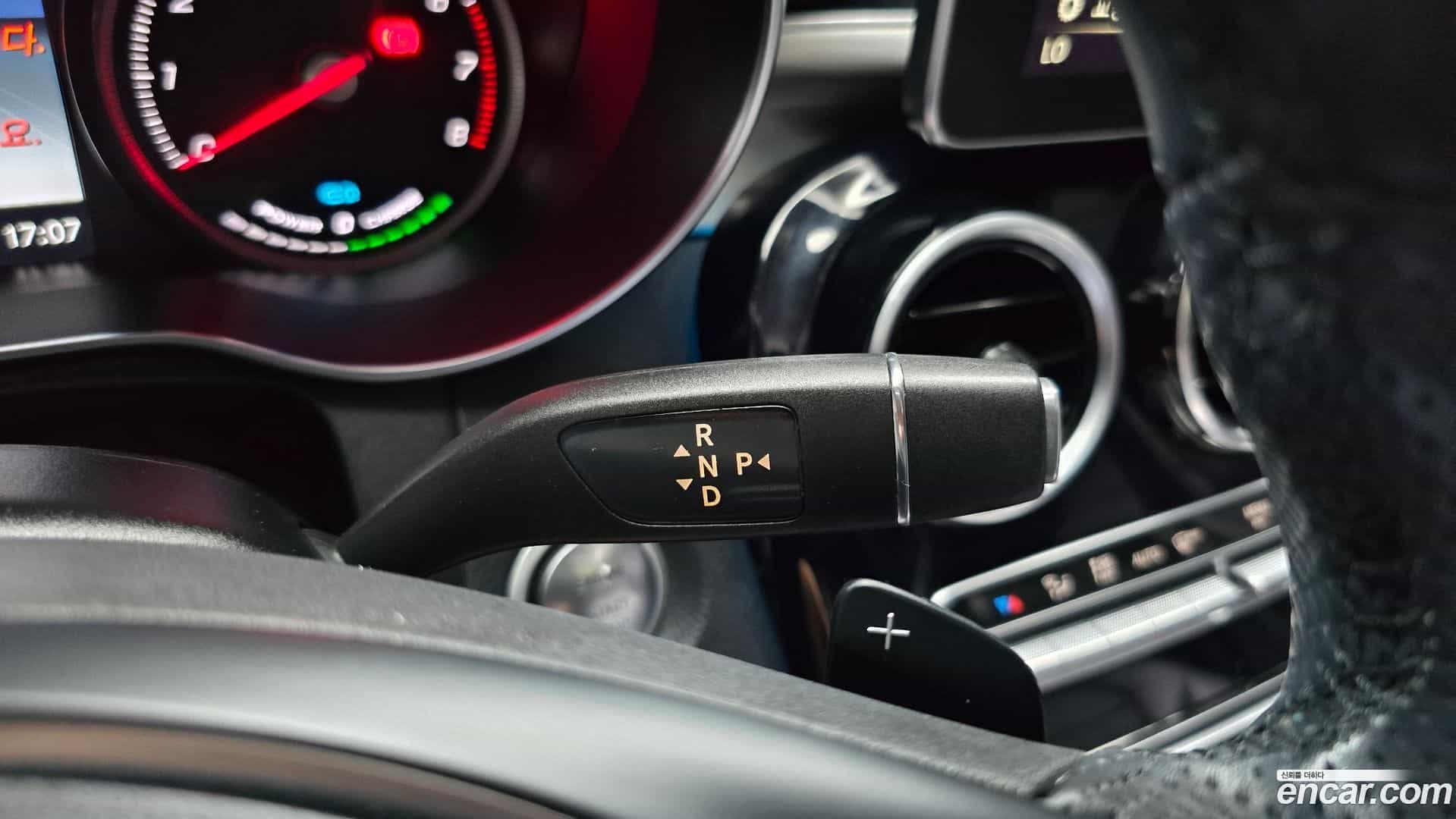 GLC-Class Mercedes-Benz 2019.7-INNER-009