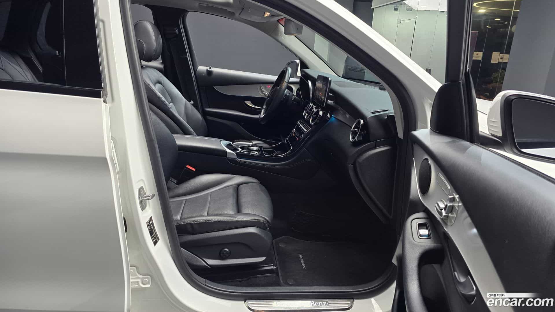 GLC-Class Mercedes-Benz 2019.7-OPTION-015