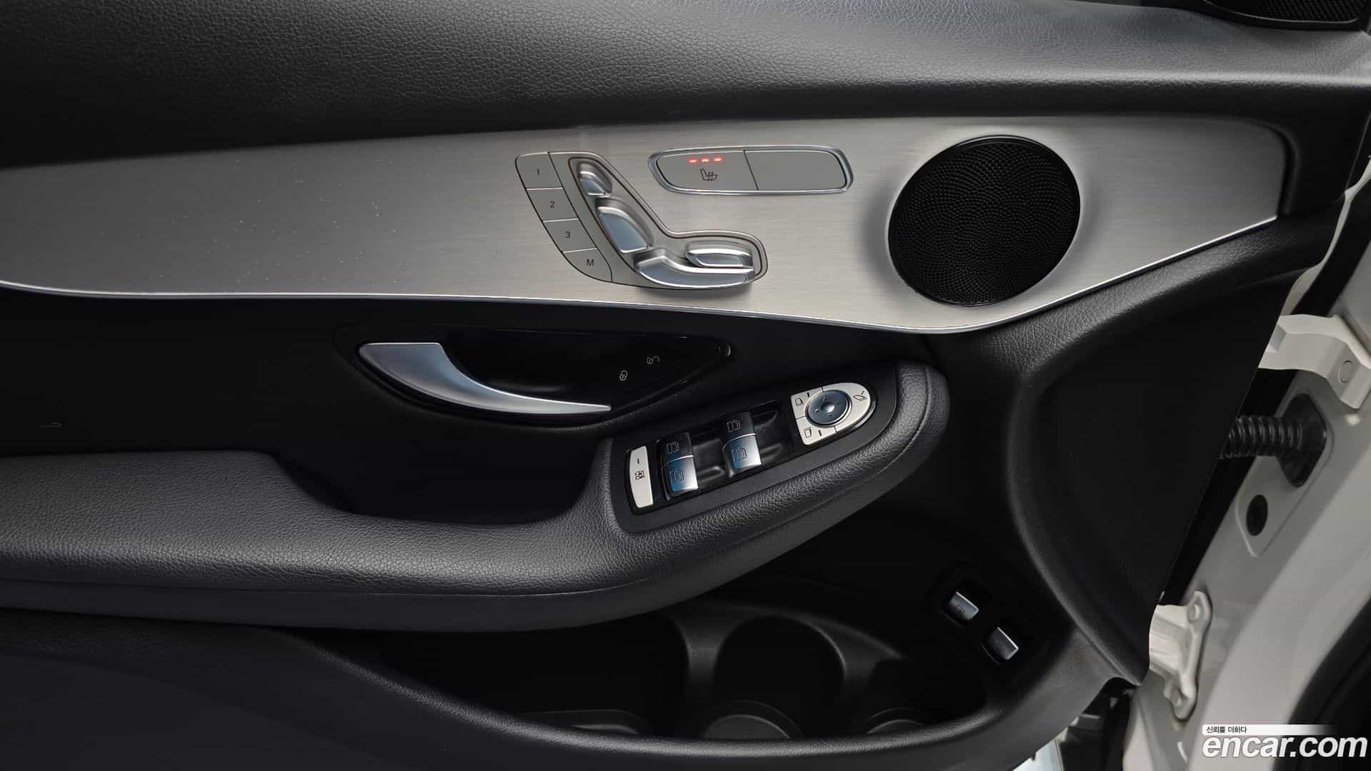 GLC-Class Mercedes-Benz 2019.7-OPTION-020