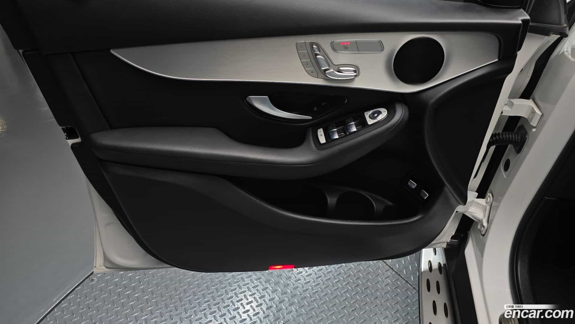 GLC-Class Mercedes-Benz 2019.7-INNER-034