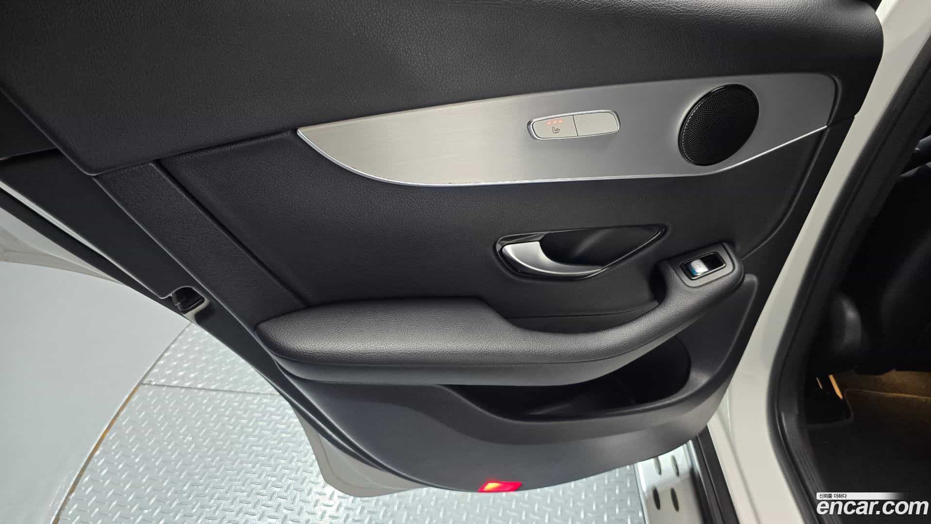 GLC-Class Mercedes-Benz 2019.7-INNER-035
