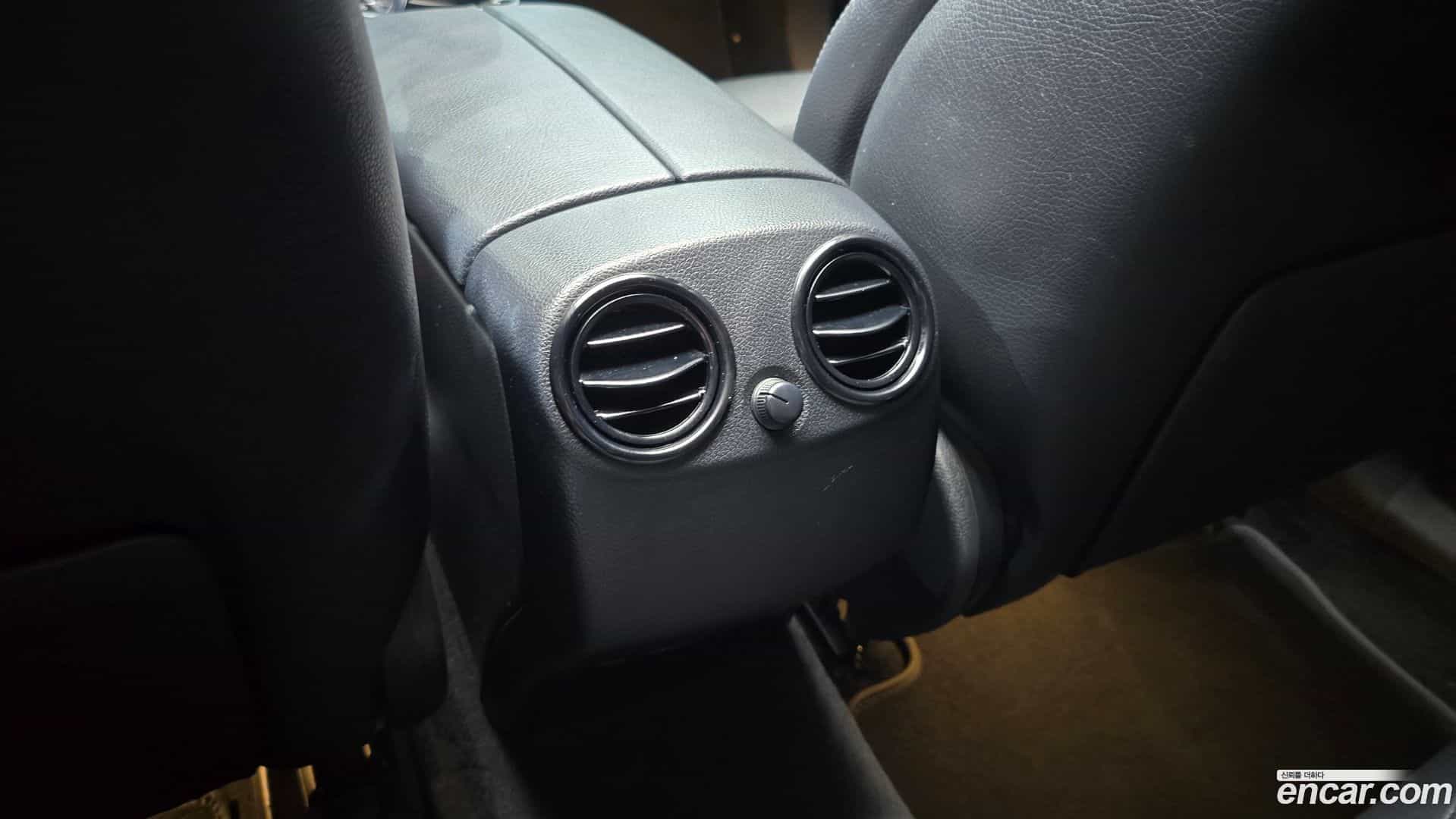 GLC-Class Mercedes-Benz 2019.7-OPTION-042