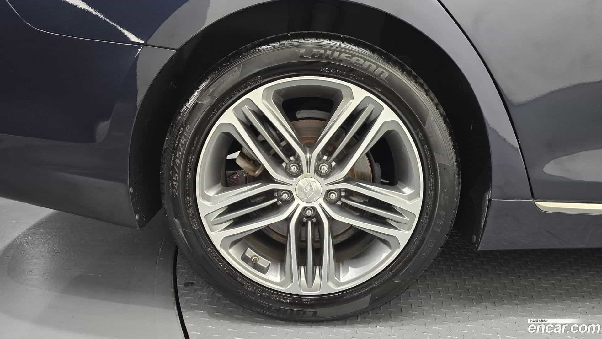 Grandeur Hyundai 2017.1-OUTER-005