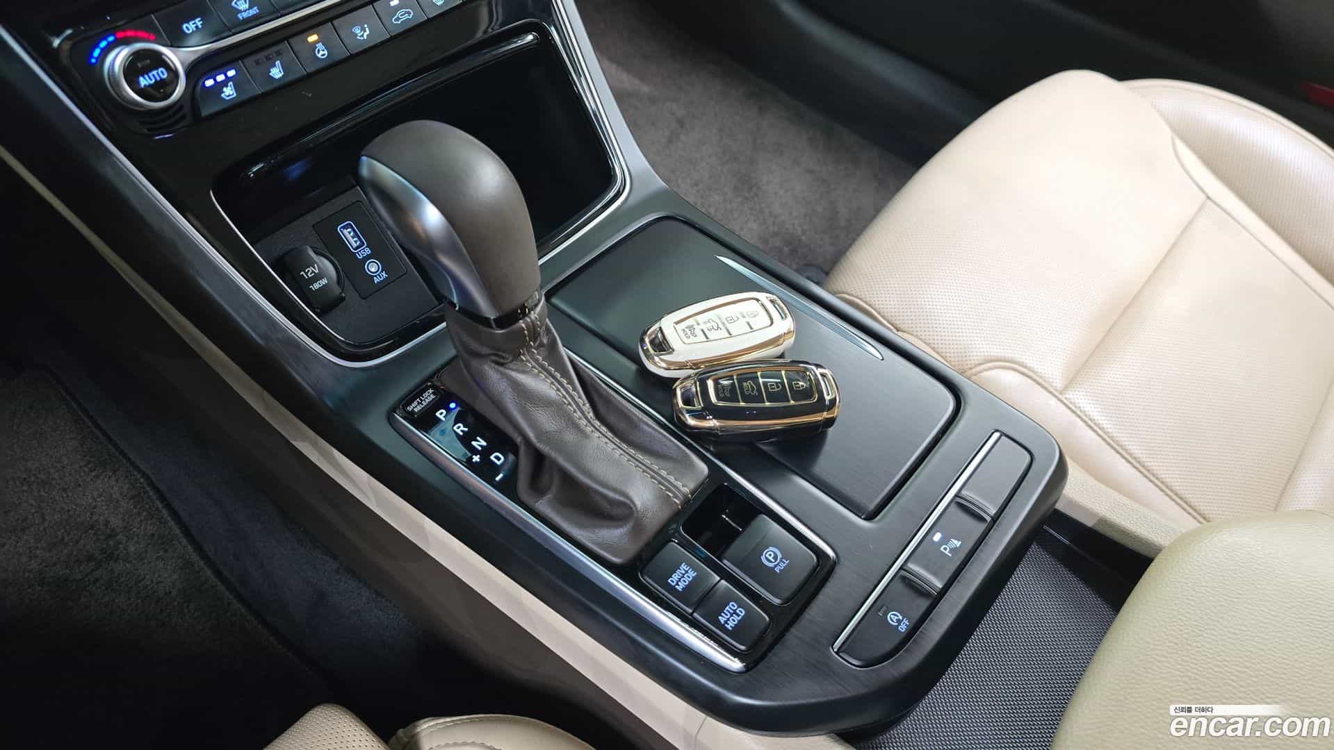 Grandeur Hyundai 2017.1-INNER-009