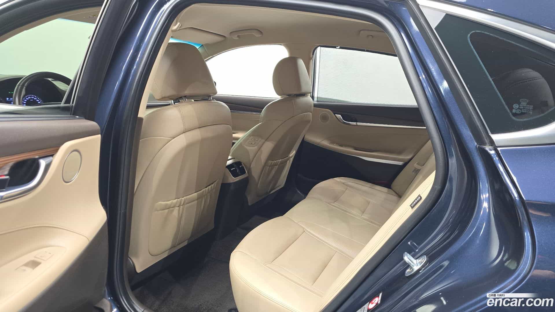 Grandeur Hyundai 2017.1-OPTION-015