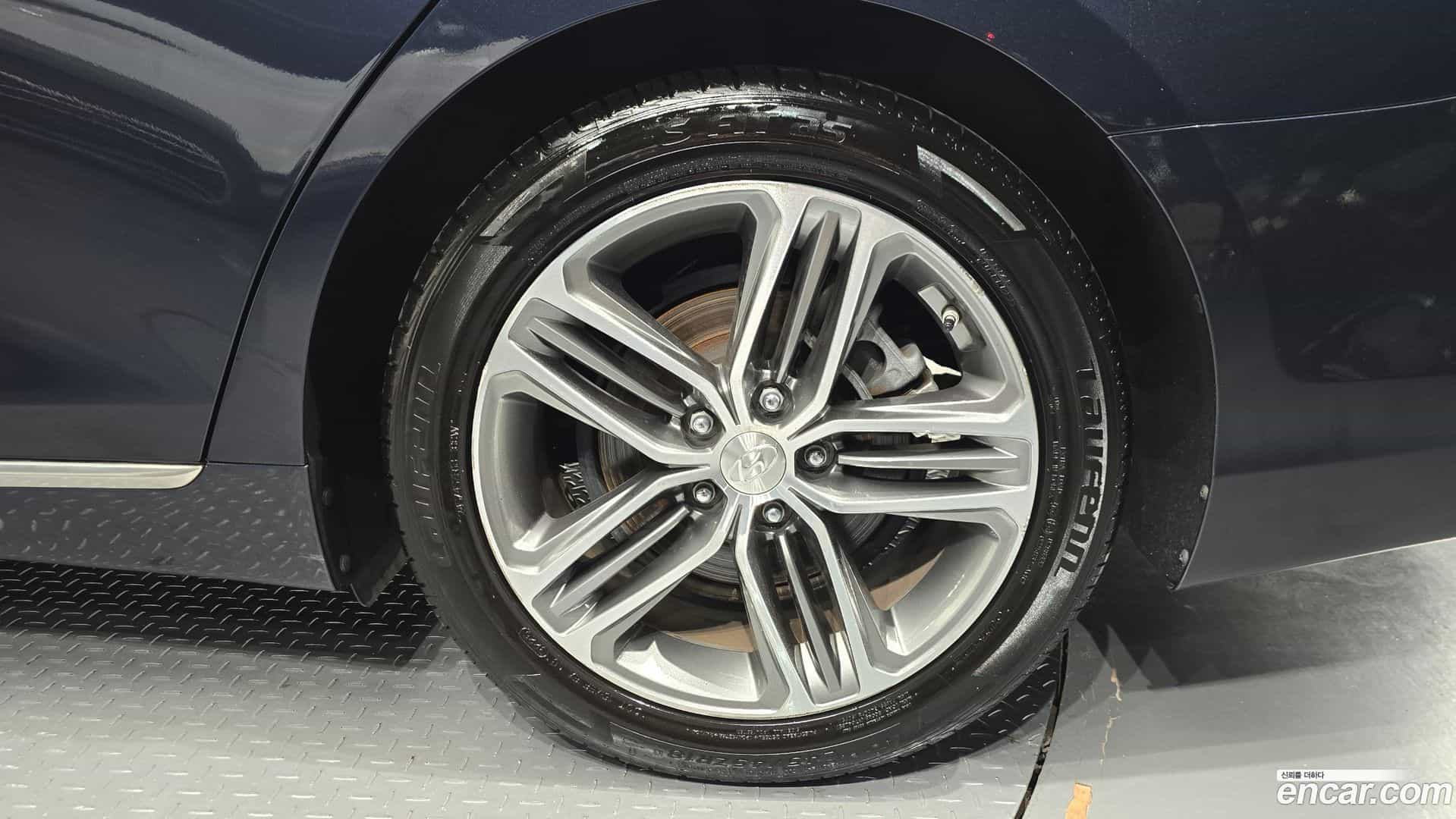 Grandeur Hyundai 2017.1-OUTER-031