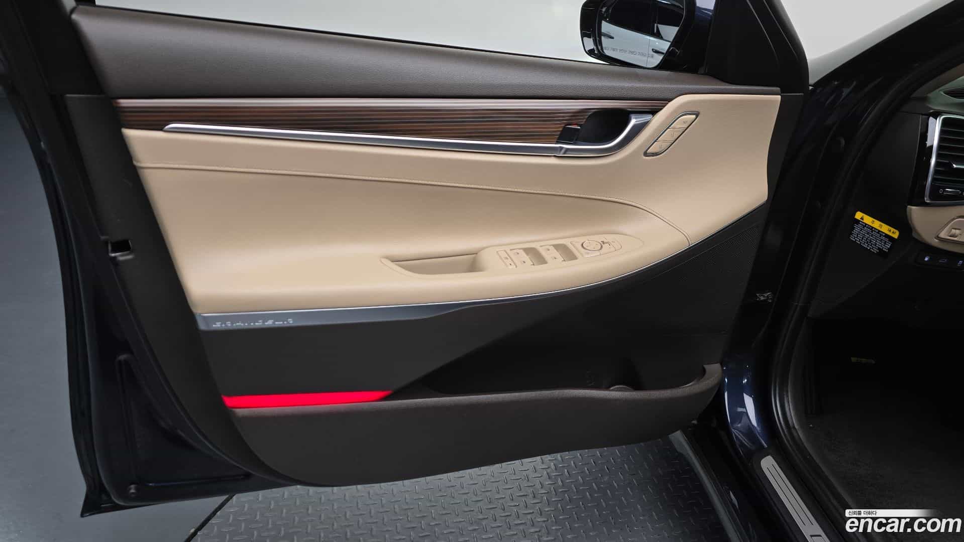 Grandeur Hyundai 2017.1-INNER-034