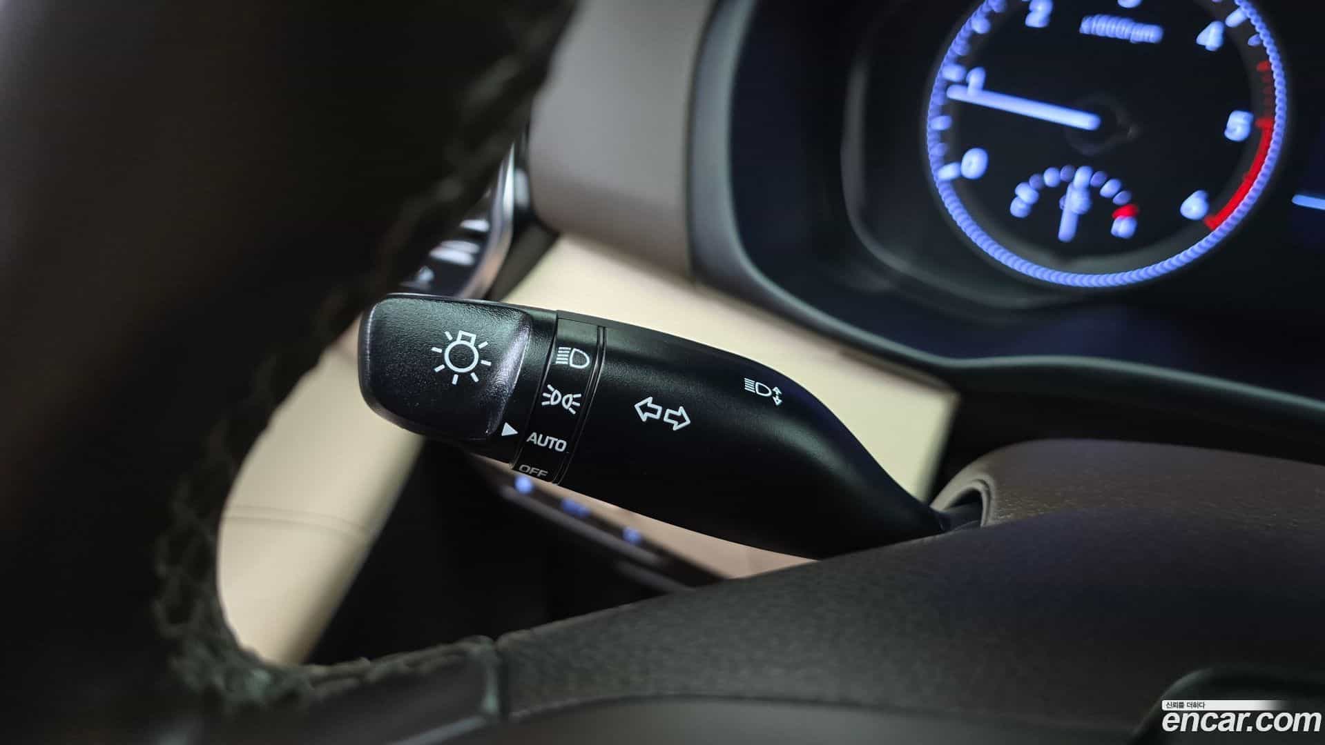 Grandeur Hyundai 2017.1-OPTION-044