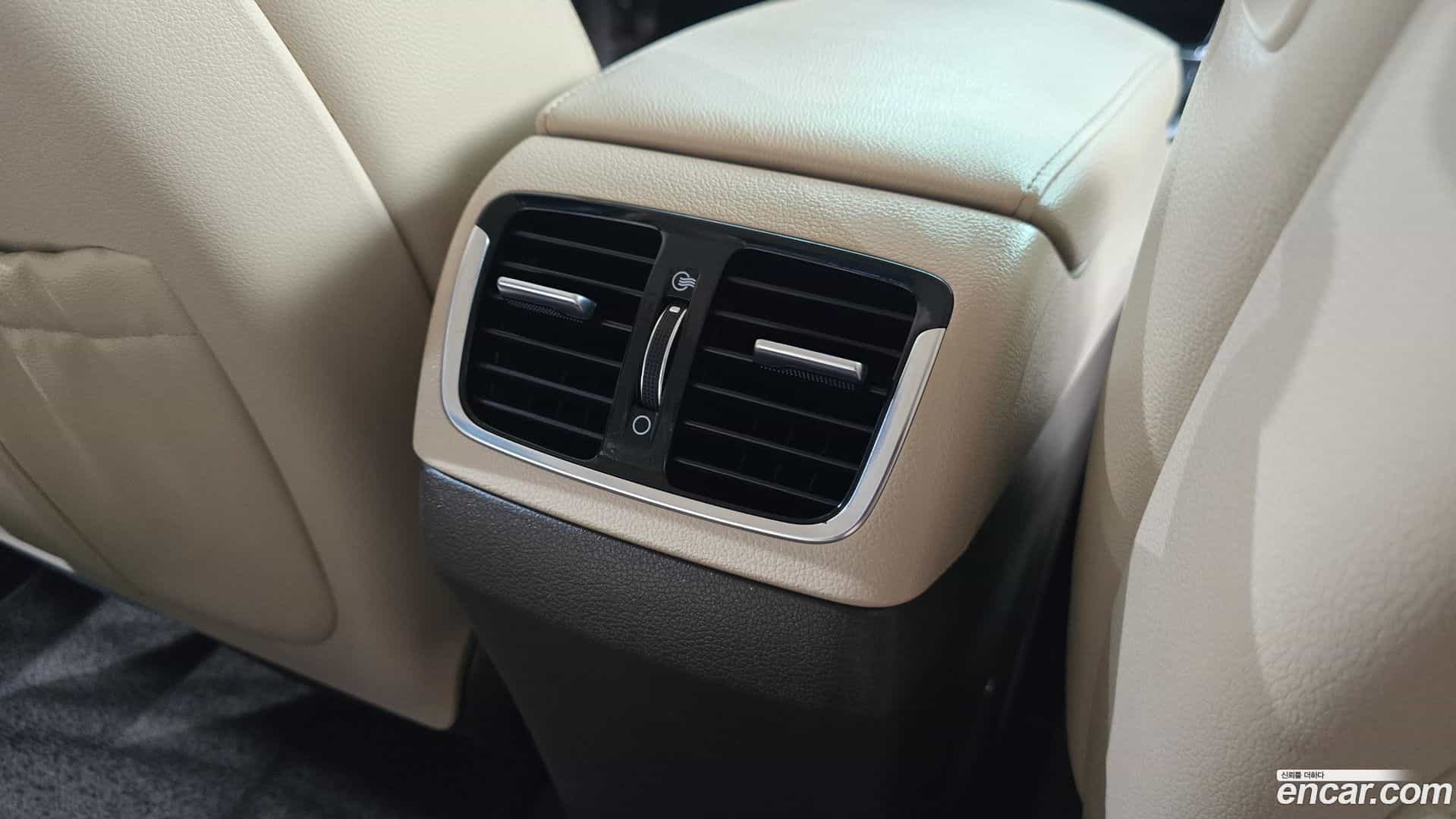 Grandeur Hyundai 2017.1-OPTION-045