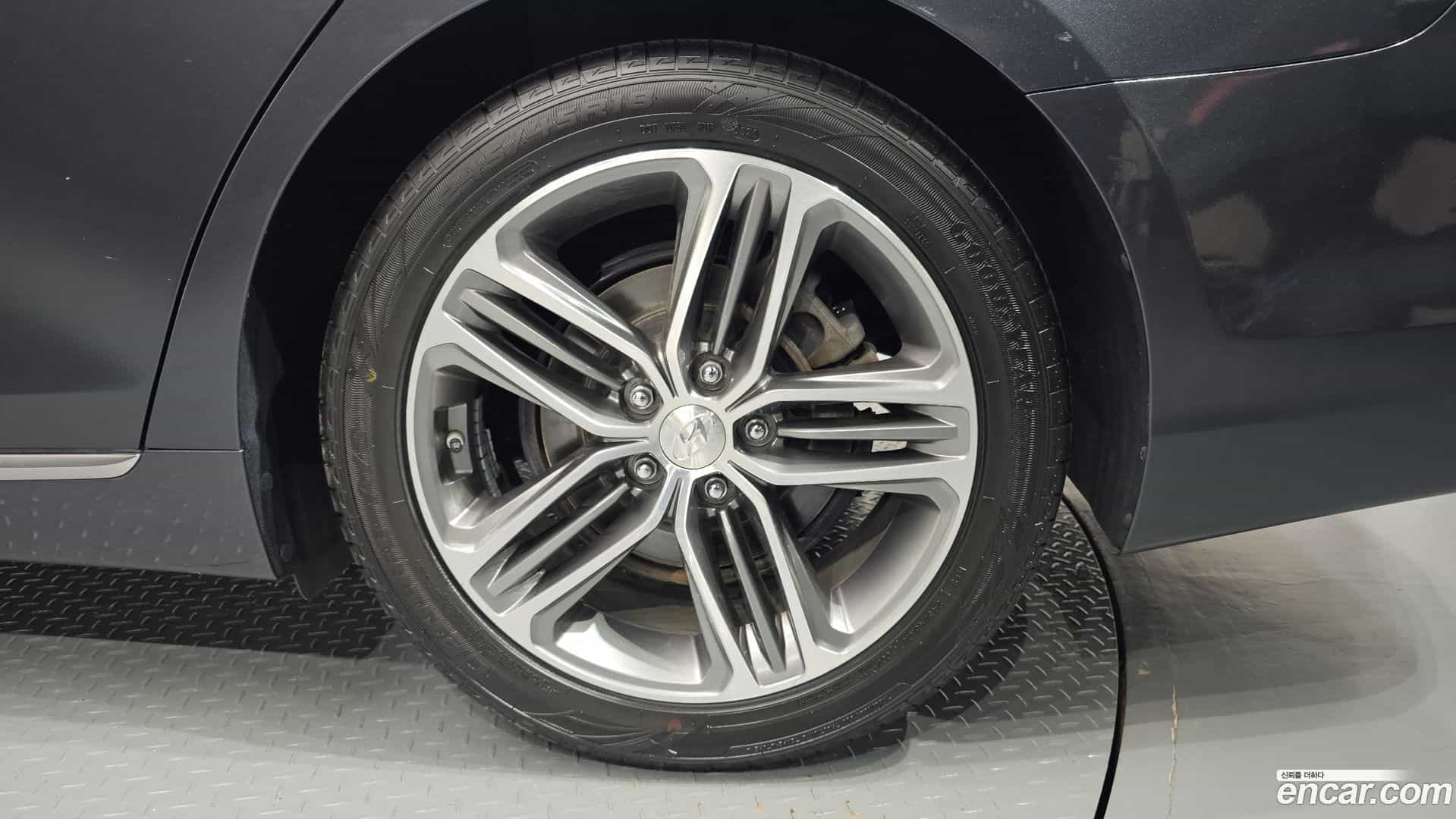 Grandeur Hyundai 2017.1-OUTER-005