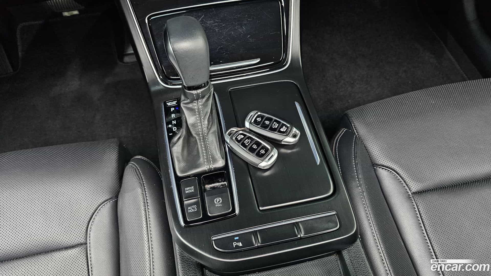 Grandeur Hyundai 2017.1-INNER-009