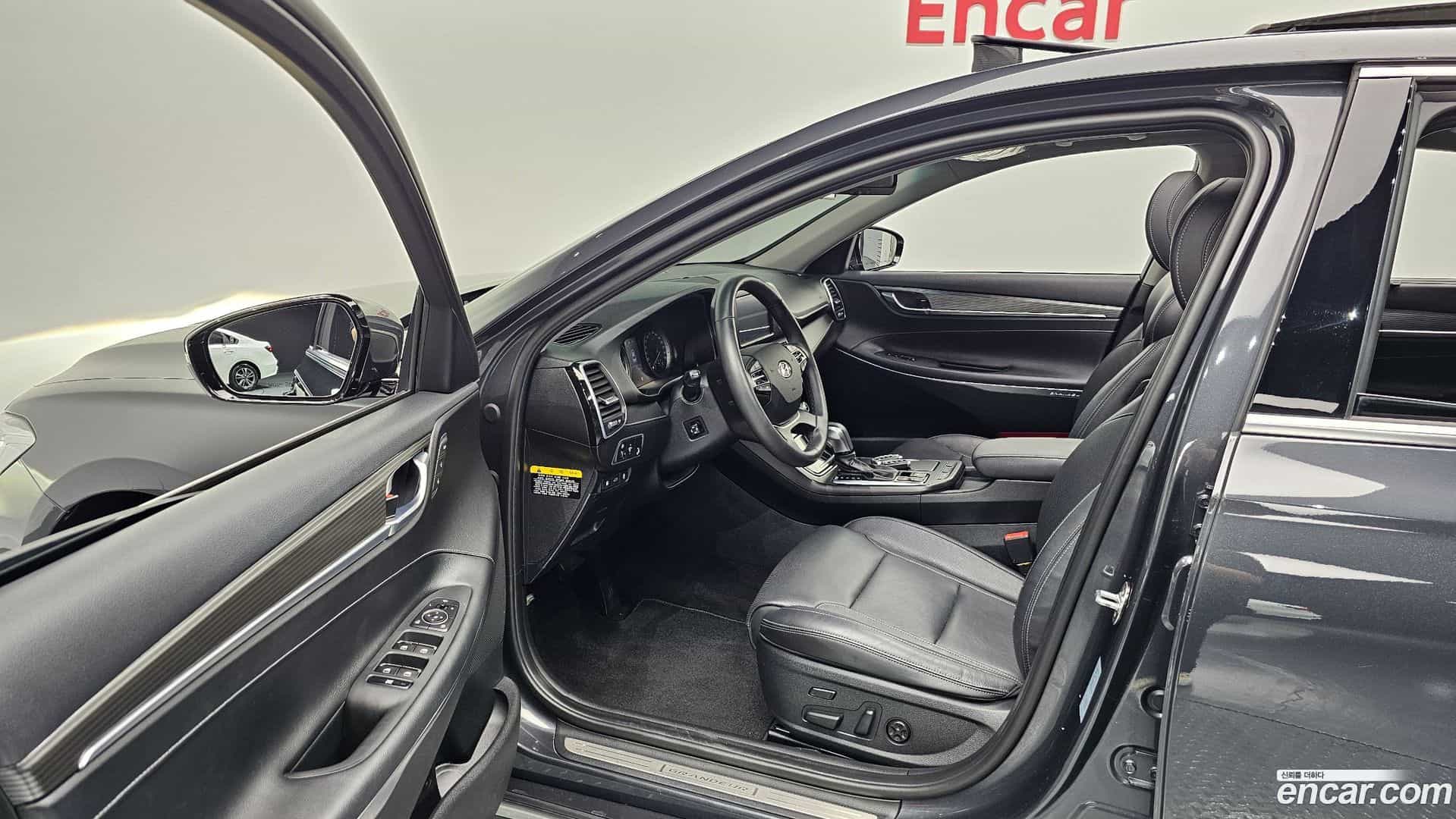 Grandeur Hyundai 2017.1-INNER-010