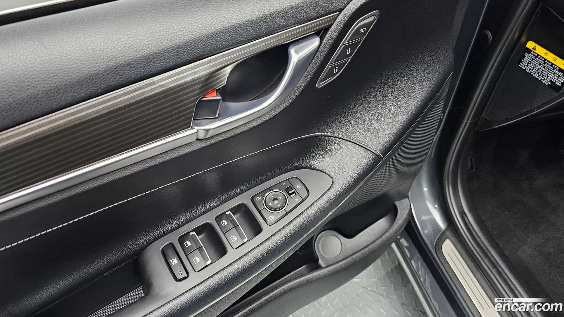 Grandeur Hyundai 2017.1-OPTION-023