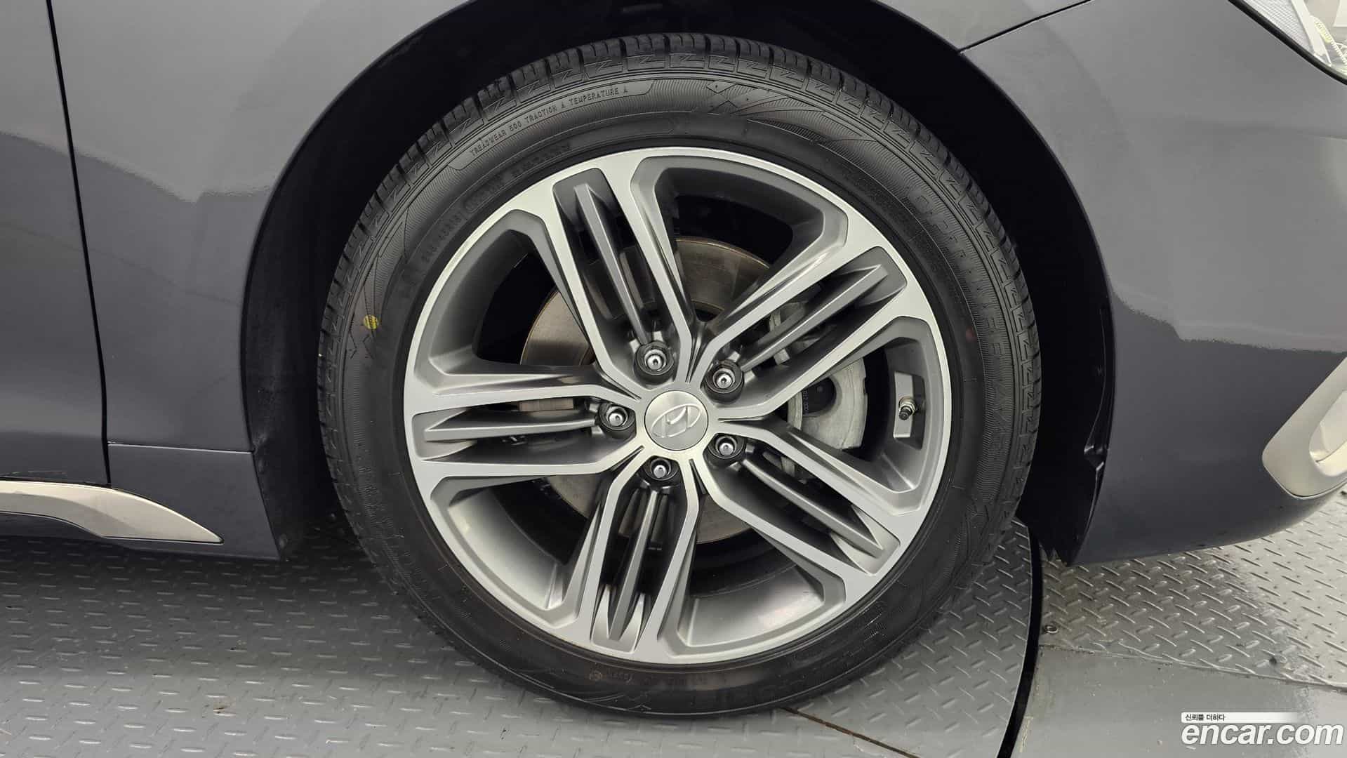 Grandeur Hyundai 2017.1-OUTER-031