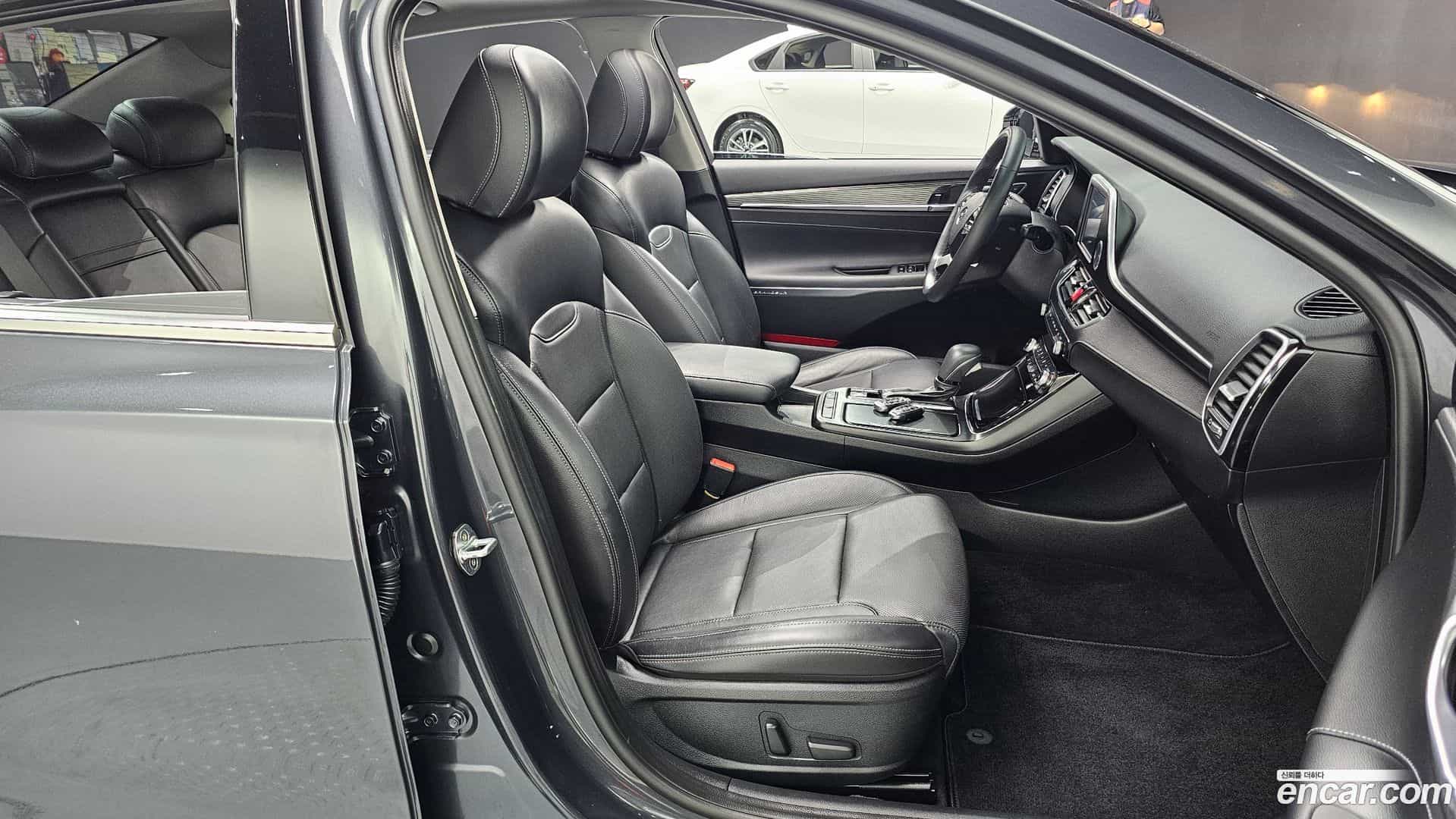 Grandeur Hyundai 2017.1-INNER-036