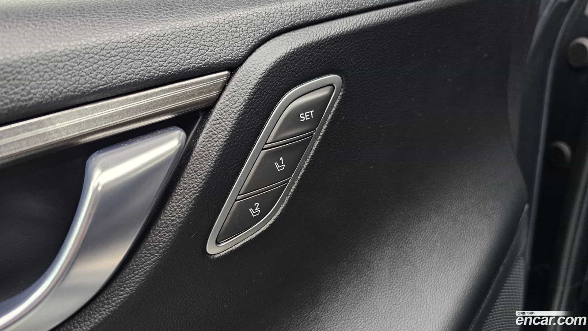 Grandeur Hyundai 2017.1-OPTION-041