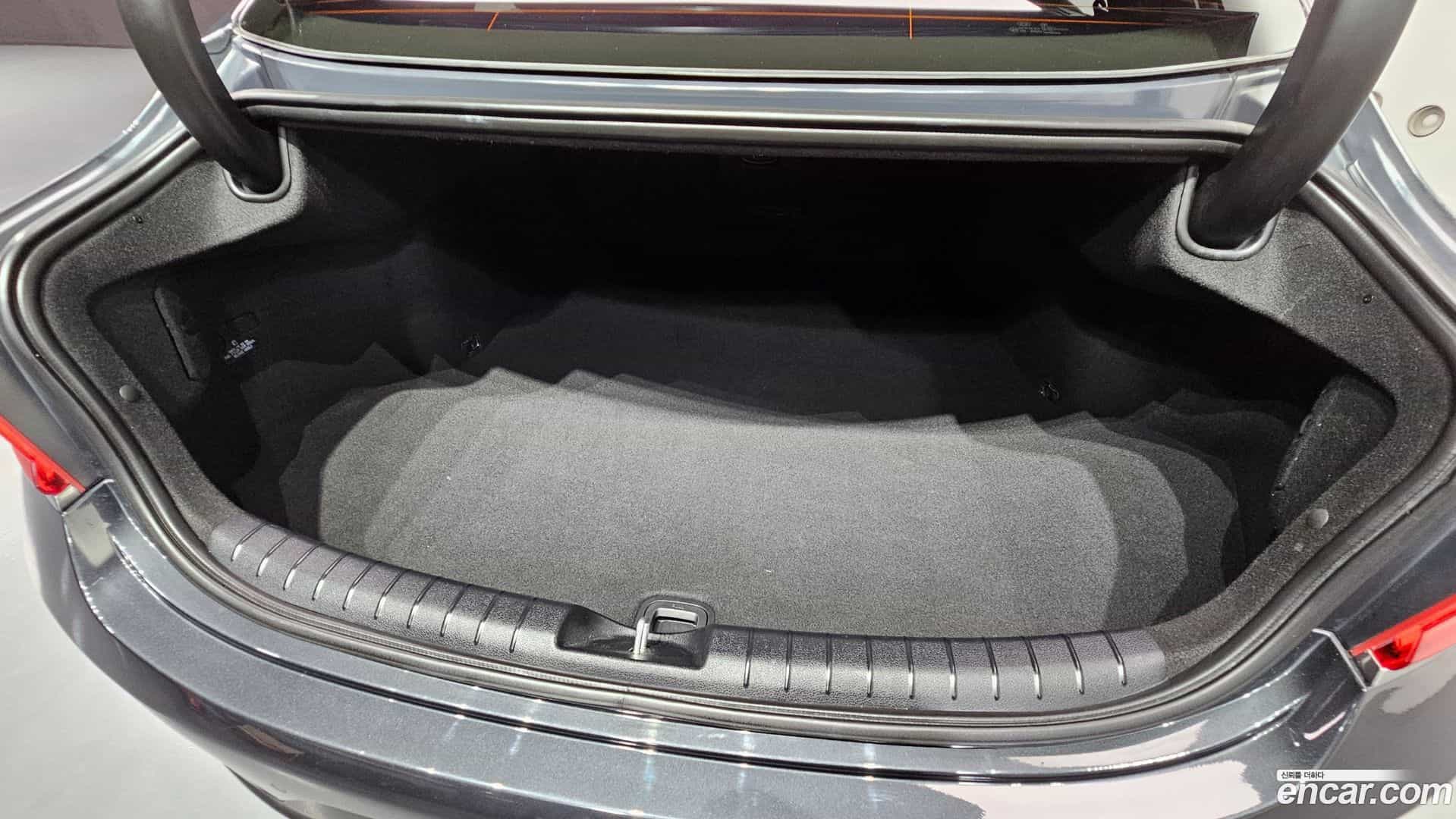 Grandeur Hyundai 2017.1-OPTION-043