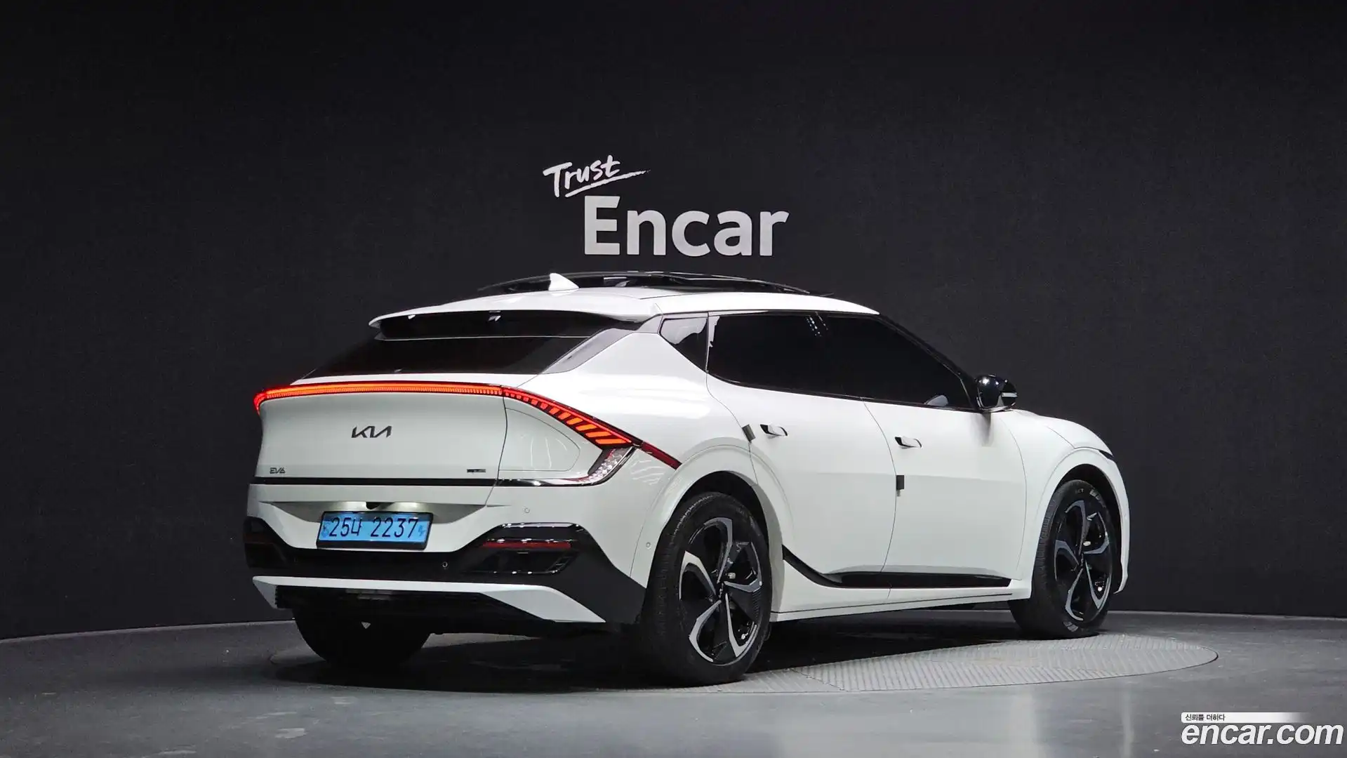 EV6 Kia 2021.10-OUTER-002