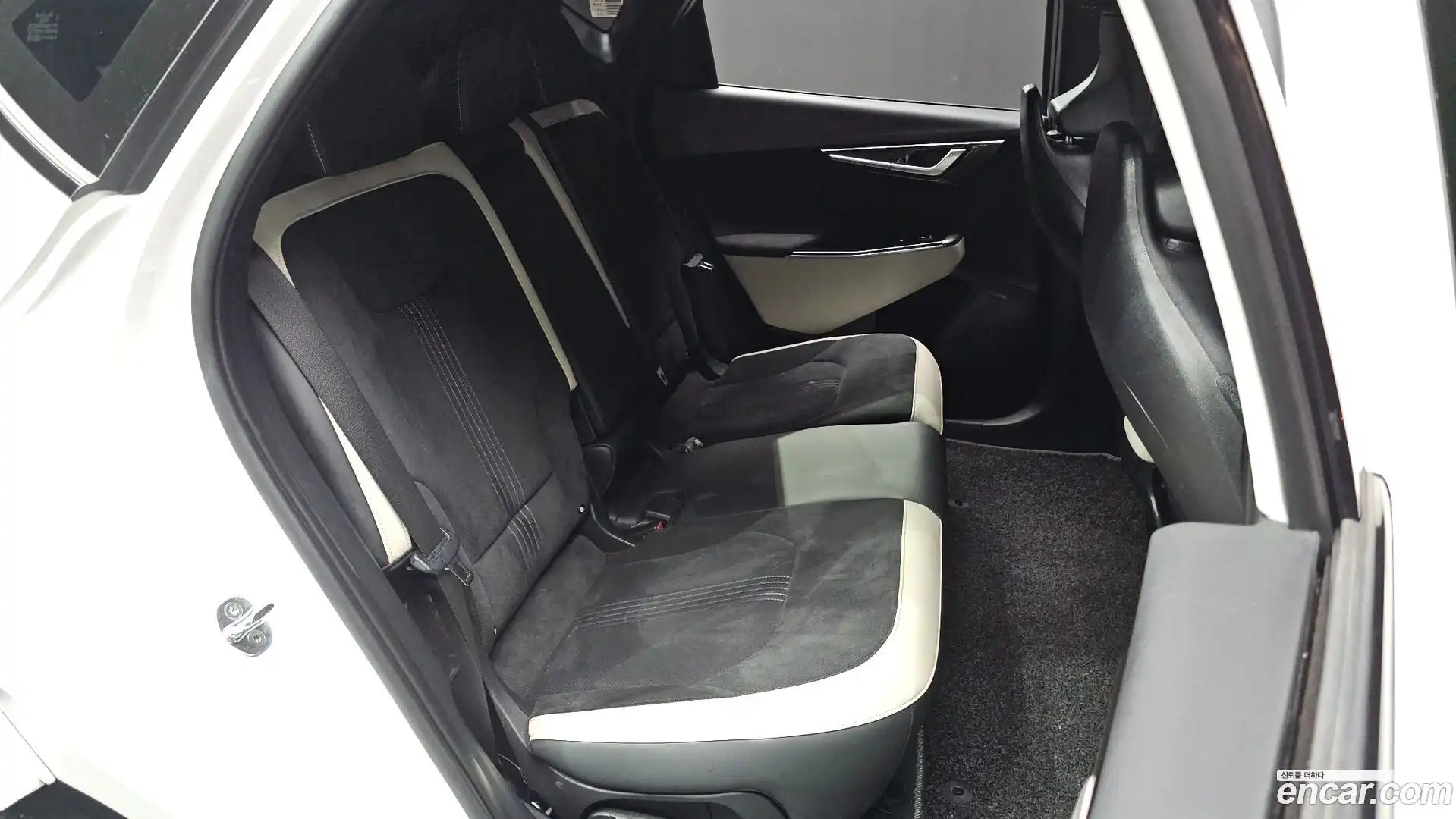 EV6 Kia 2021.10-OPTION-015