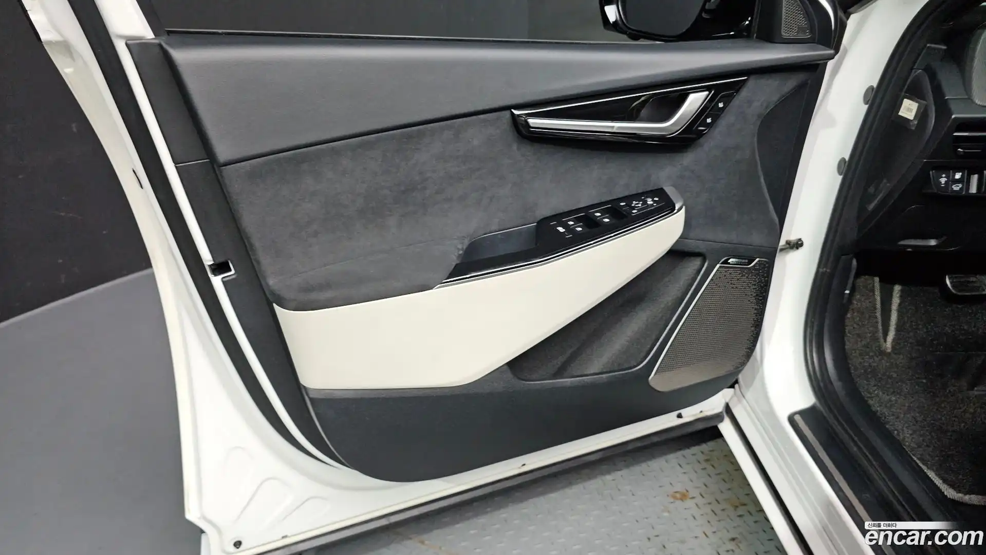 EV6 Kia 2021.10-INNER-034